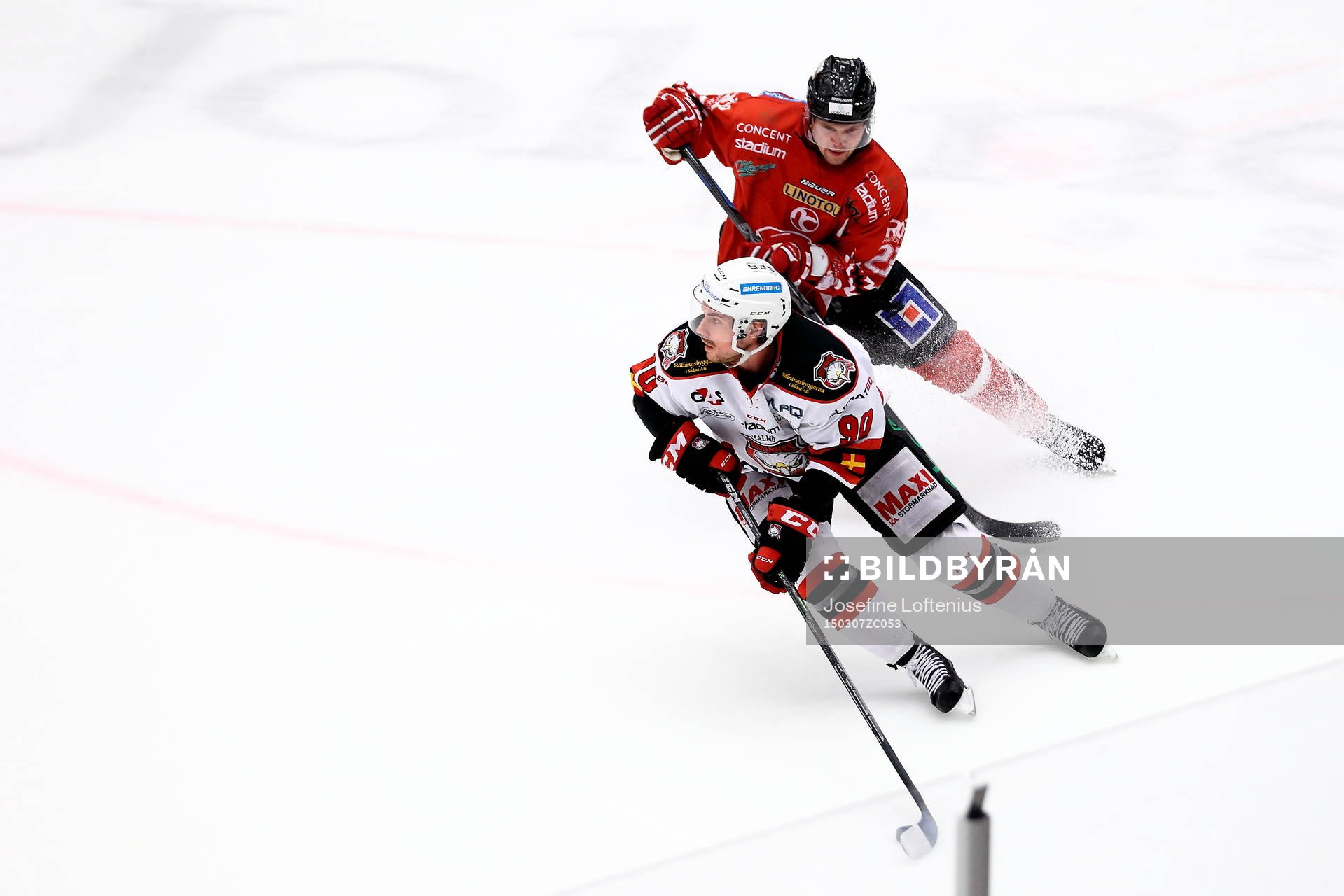 Malmös Mattias Persson jagas av Vita Hästen-spelare