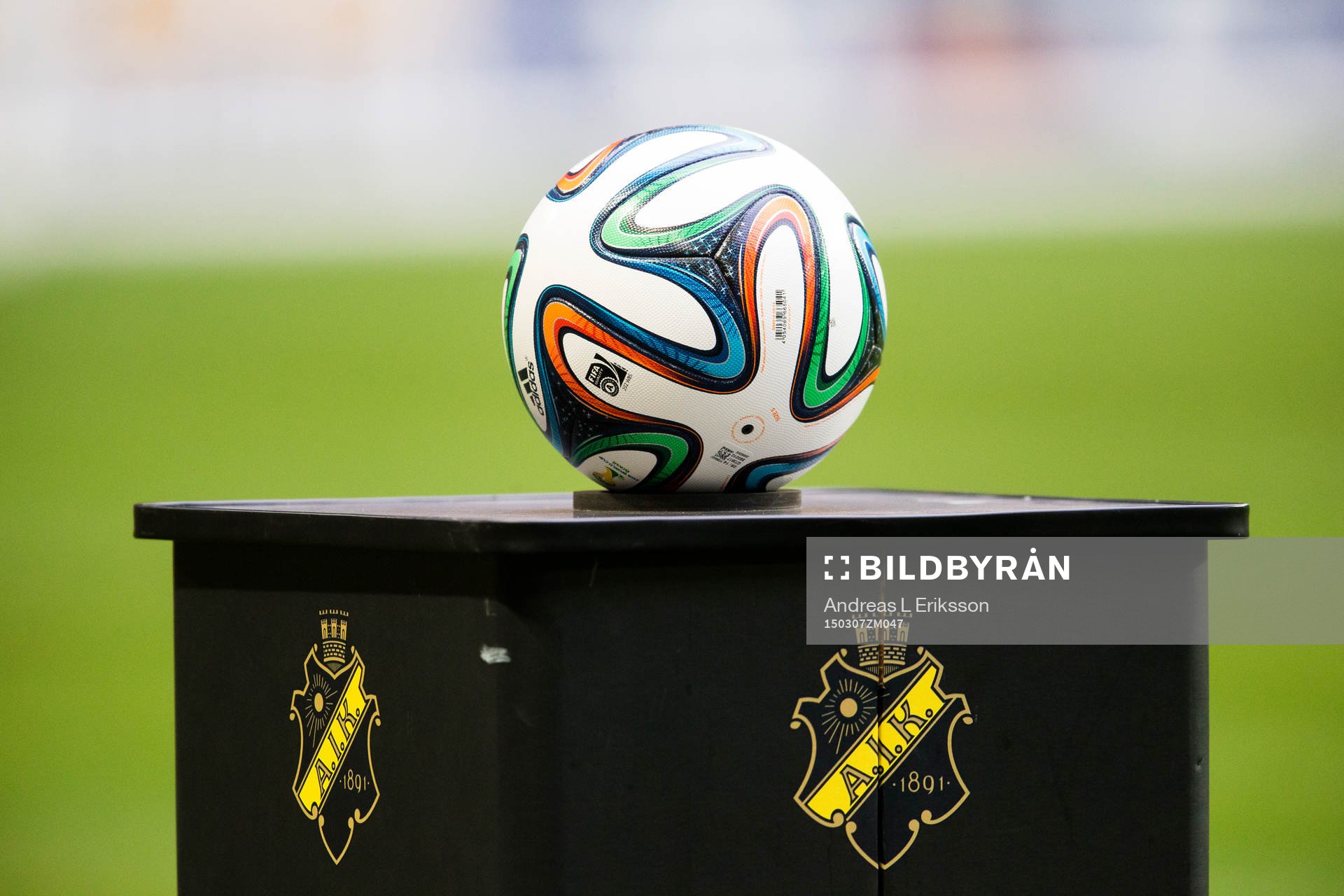 Matchbollen innan fotbollsmatchen i Svenska cupen mellan
