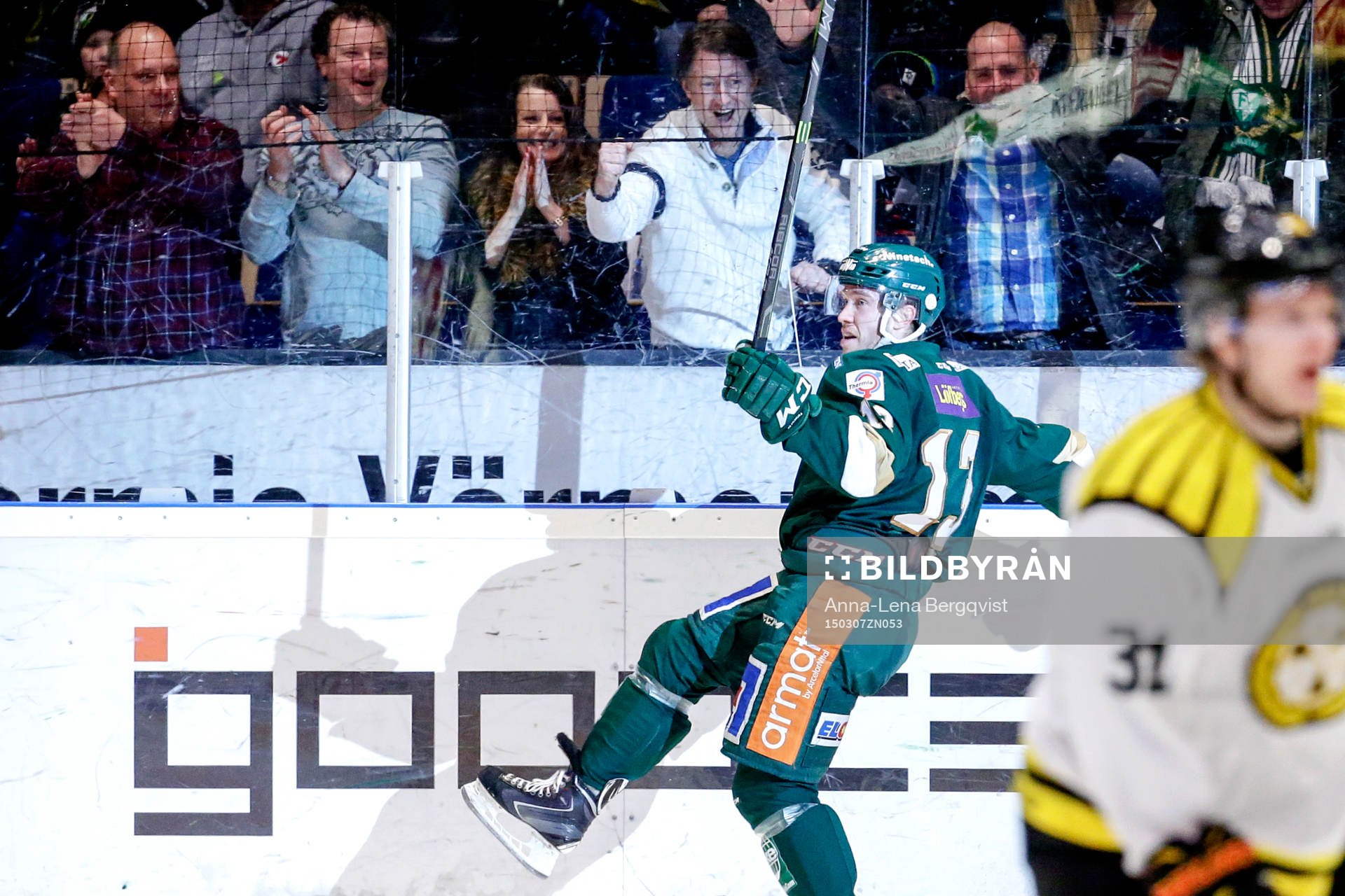 Färjestads Linus Persson kvitterar till 3-3 och jublar