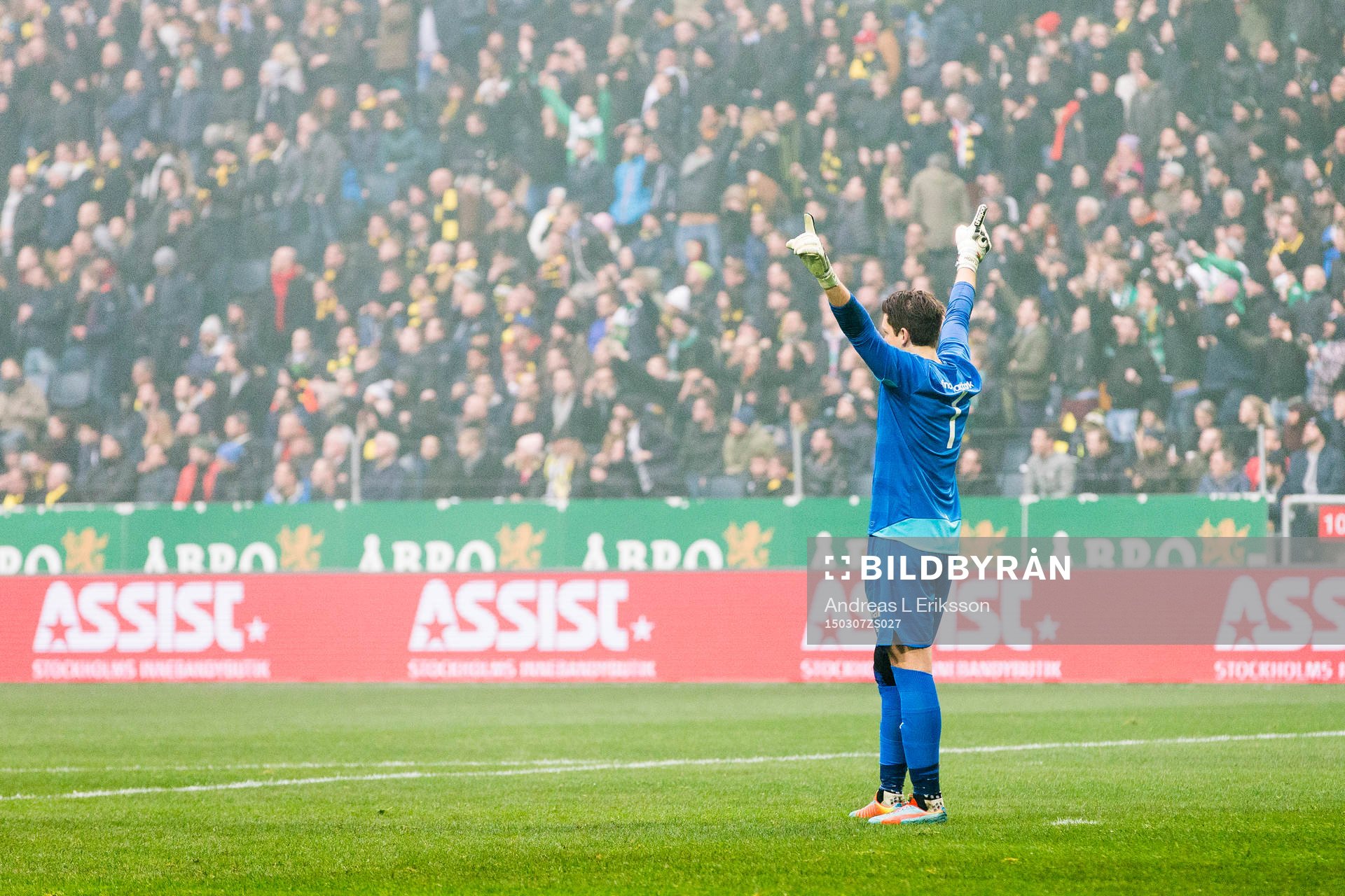 Hammarbys målvakt Johannes Hopf jublar