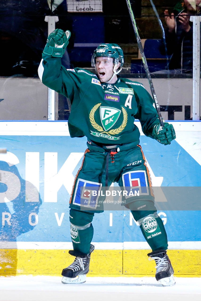 Färjestads Linus Persson kvitterar till 3-3 och jublar