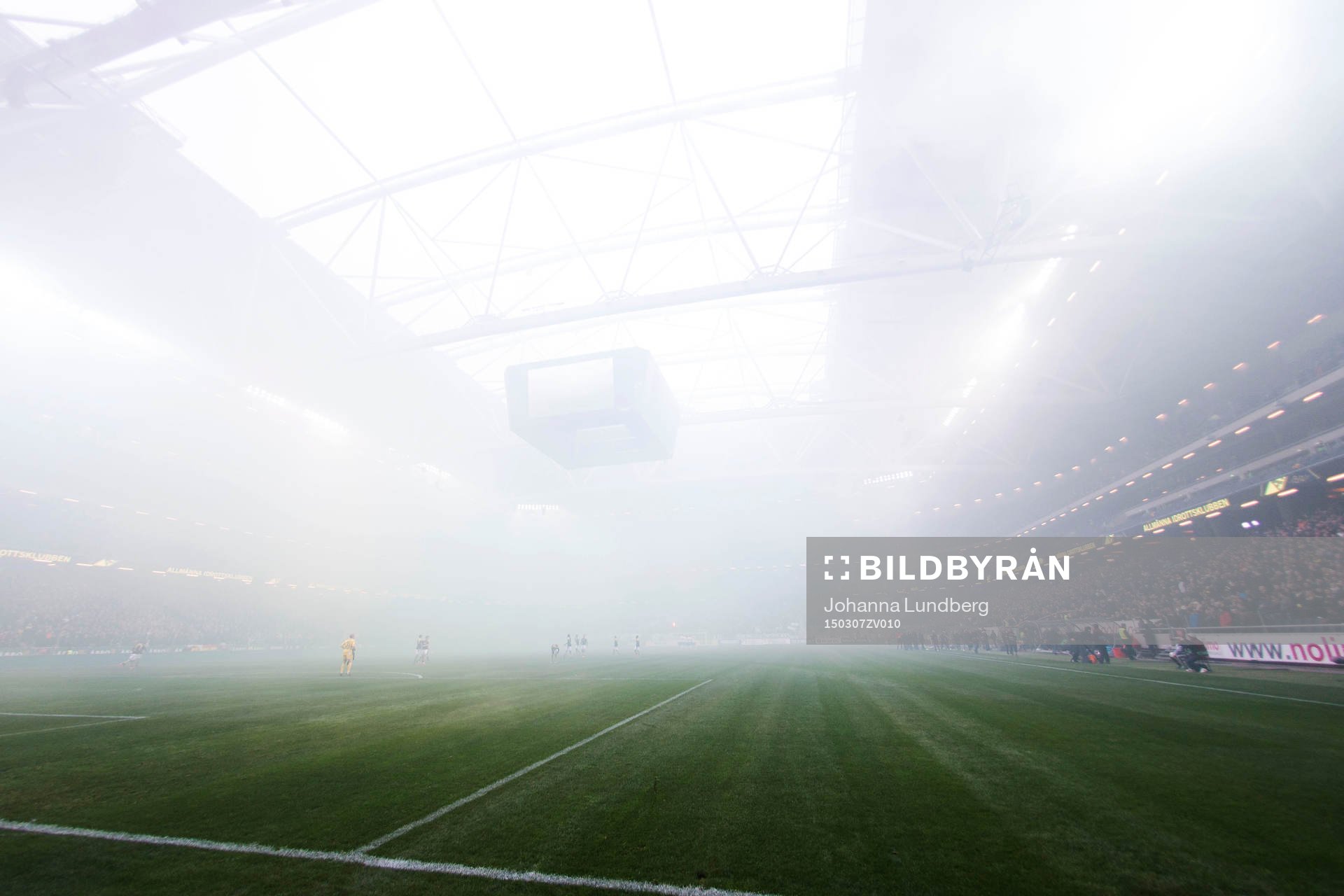Det är mycket rök inne på Friends arena