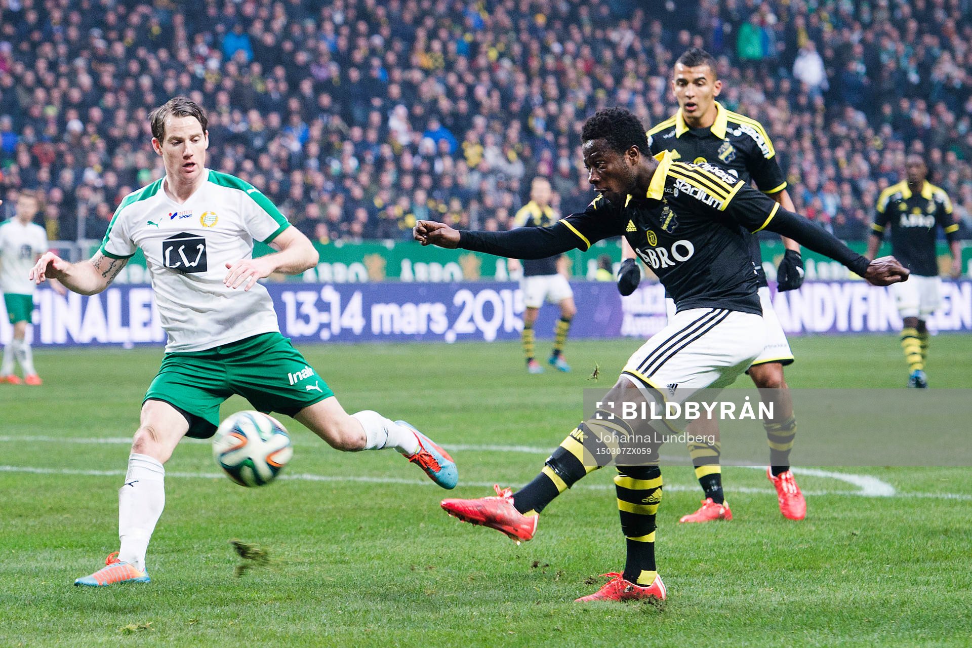 Hammarbys Thomas Guldborg Christensen och Johan Persson mot