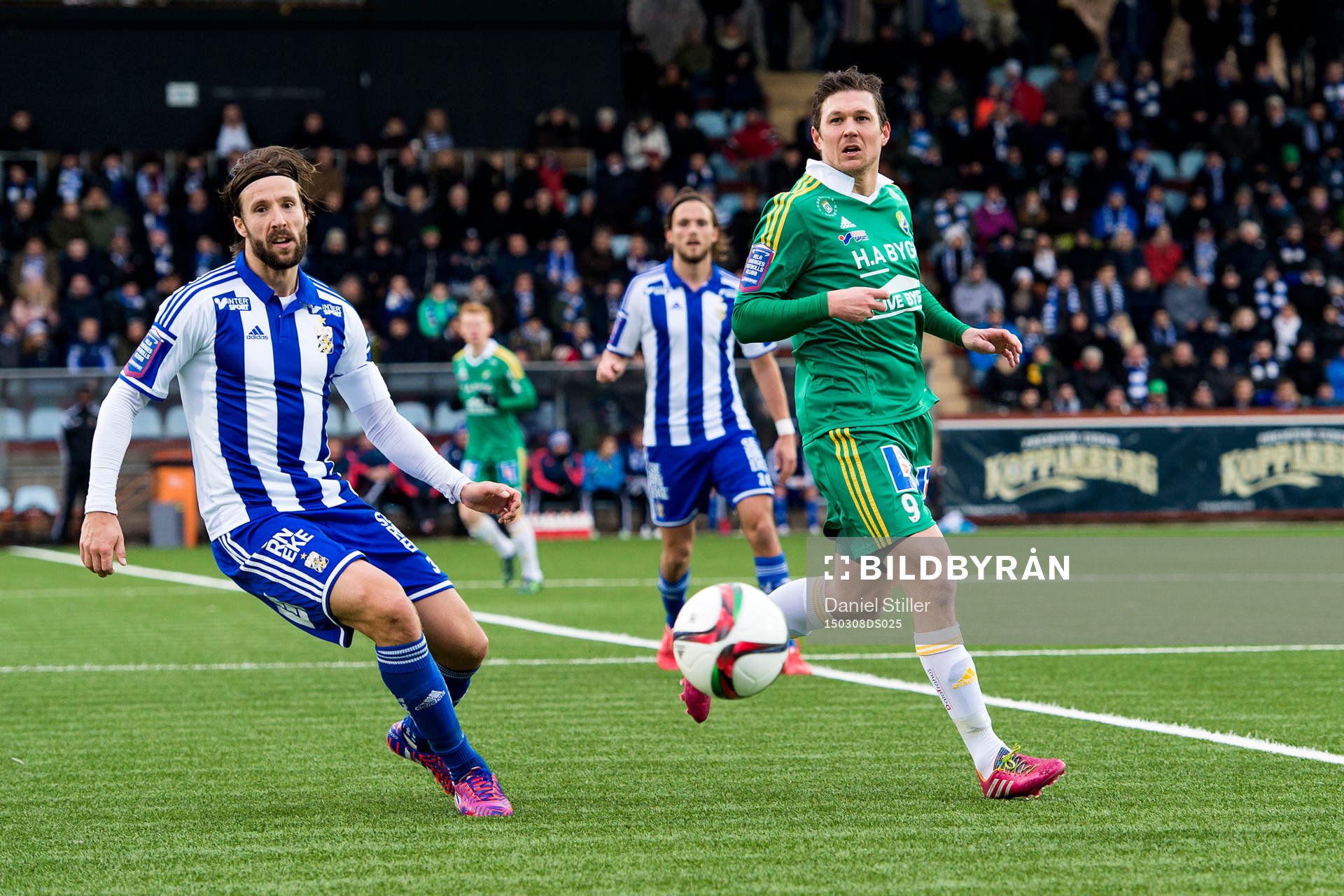 Ljungskiles Hannes Stiller och IFK Göteborgs Mattias Bjärsmyr under fotbollsmatchen i Svenska Cupen mellan IFK Göteborg och Ljungskile den 8 mars 2015 i Göteborg.