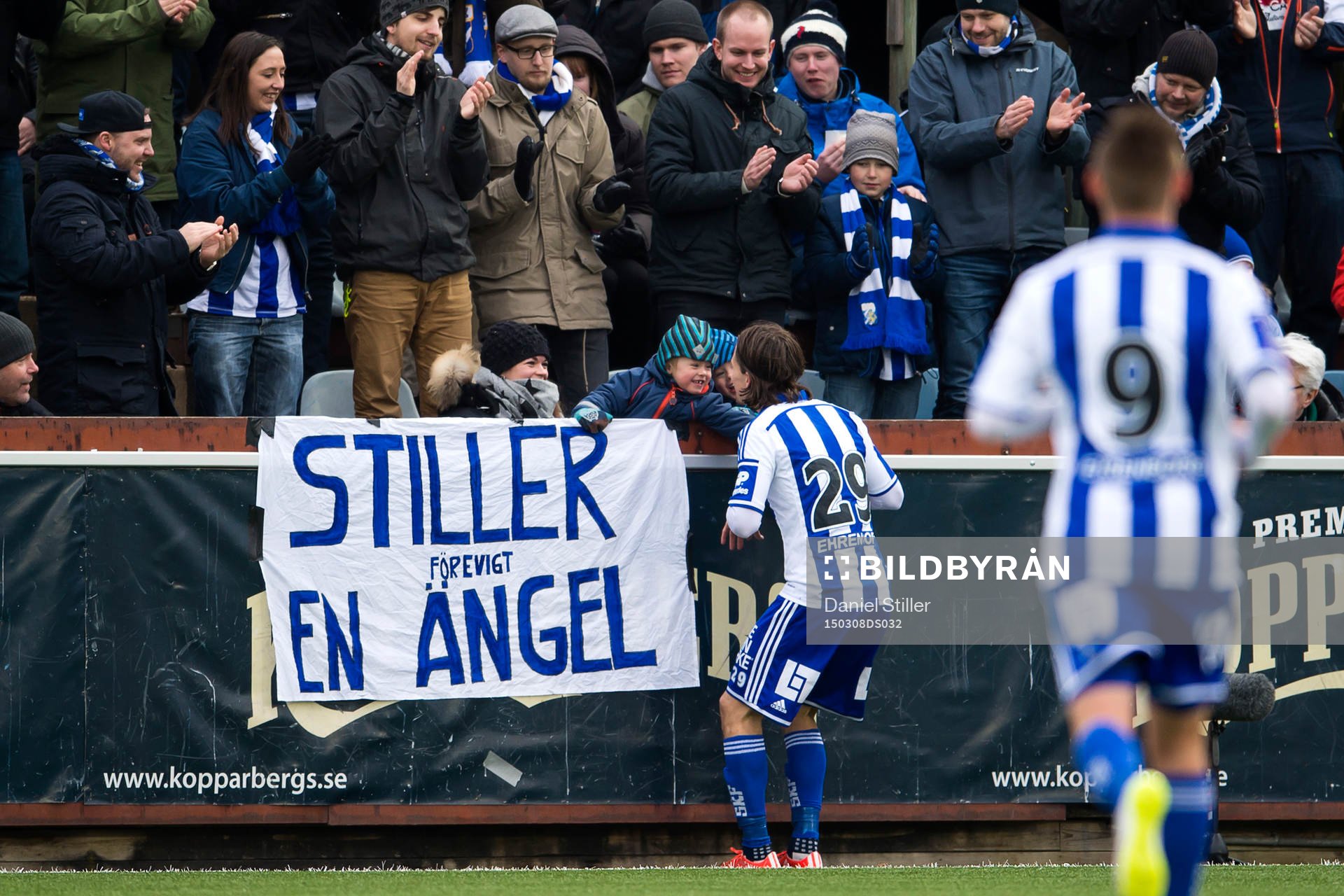 IFK Göteborgs Lasse Vibe springer fram och pussar sina