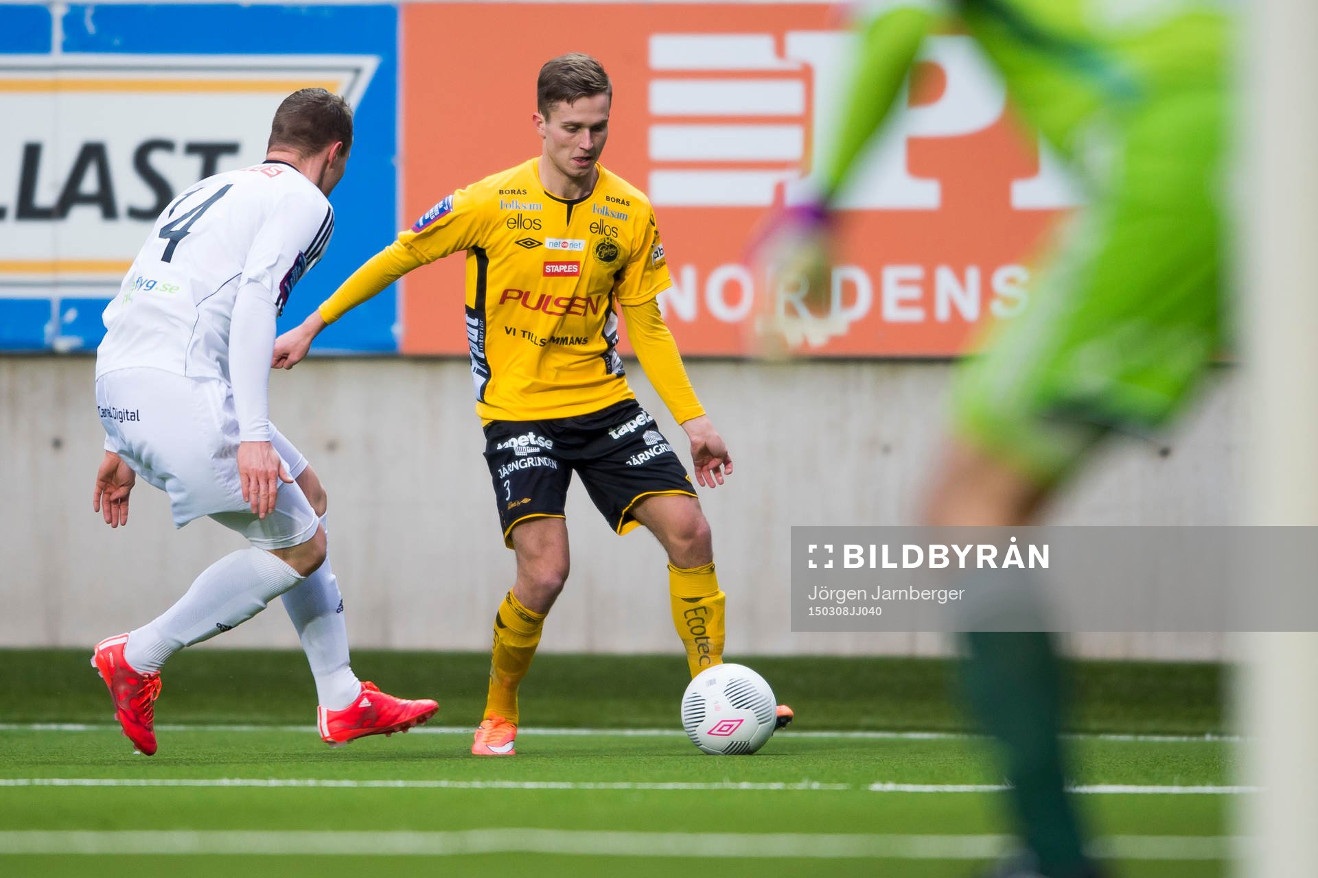 Elfsborgs Adam Lundqvist försöker ta sig förbi