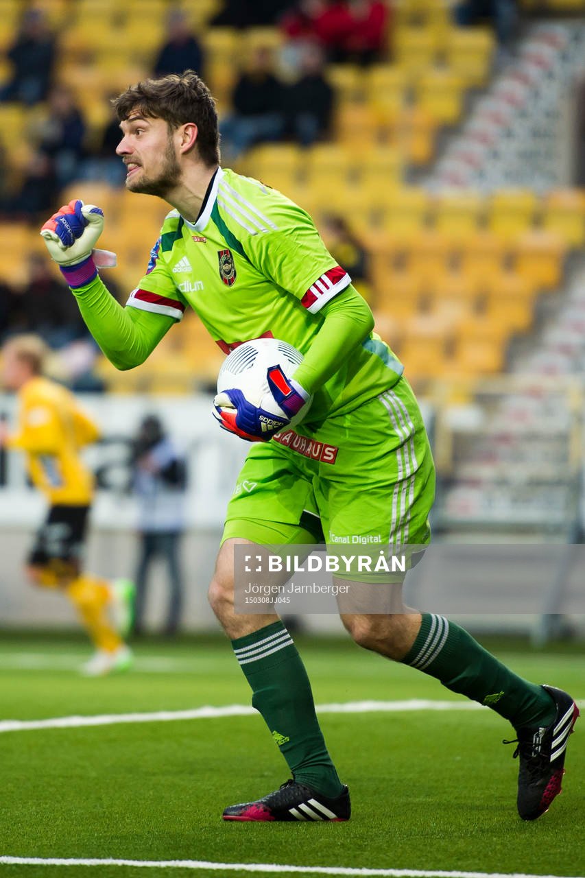 Brommapojkarnas målvakt Davor Blazevic knyter näven