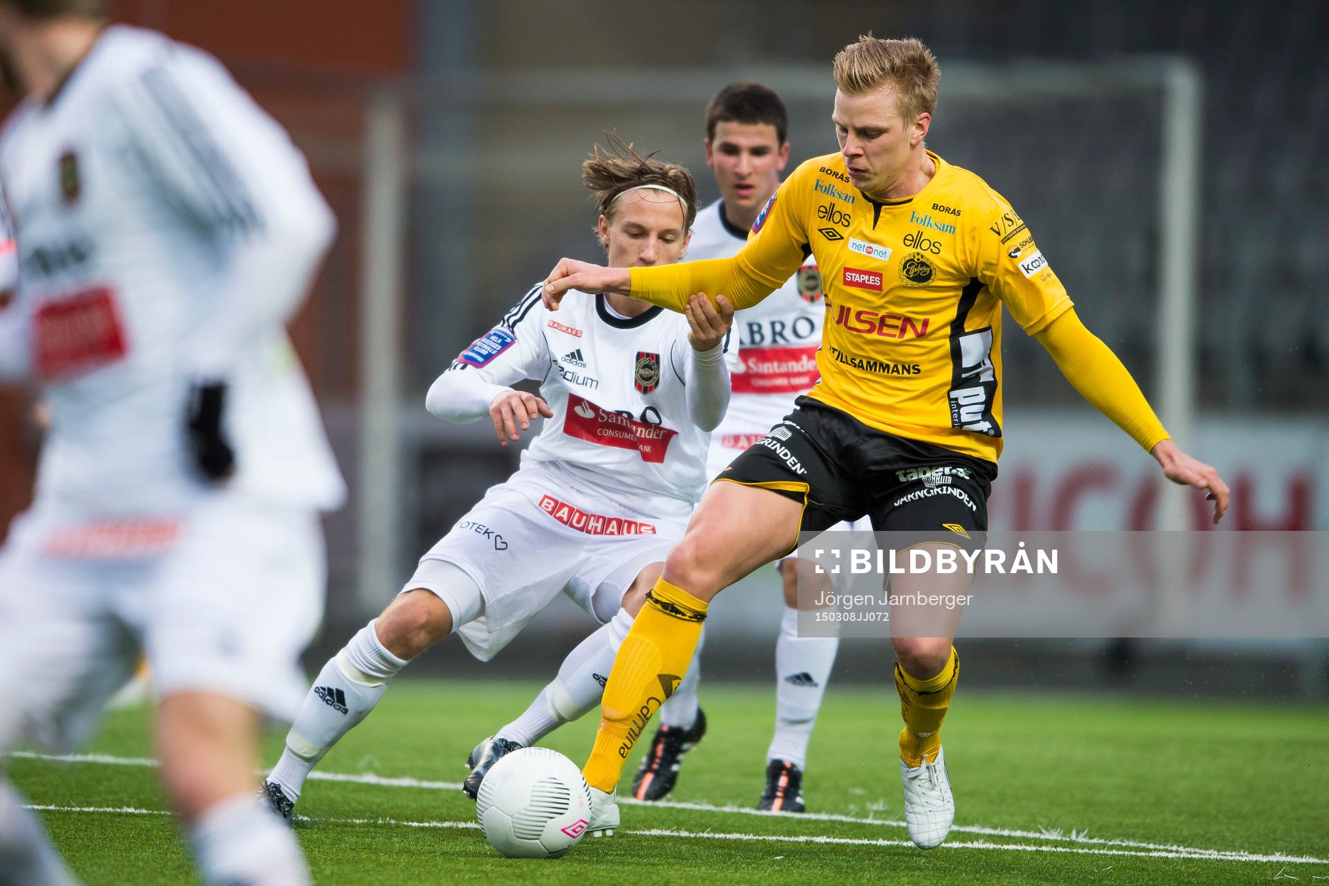 Kamp mellan Elfsborgs Per Frick och Brommapojkarnas Daniel