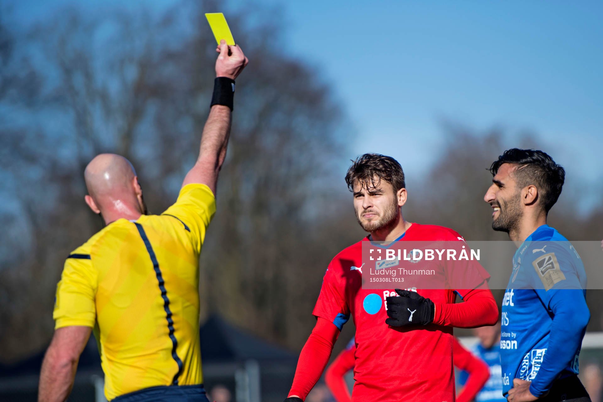 Helsingborgs Astrit Ajdarevic får gult kort