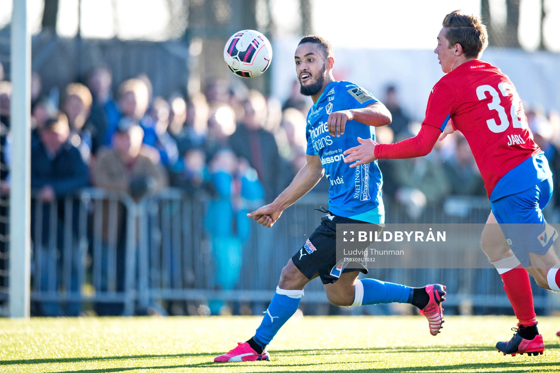 Helsingborgs Gustav Jarl jagar Halmstads Junes Barny