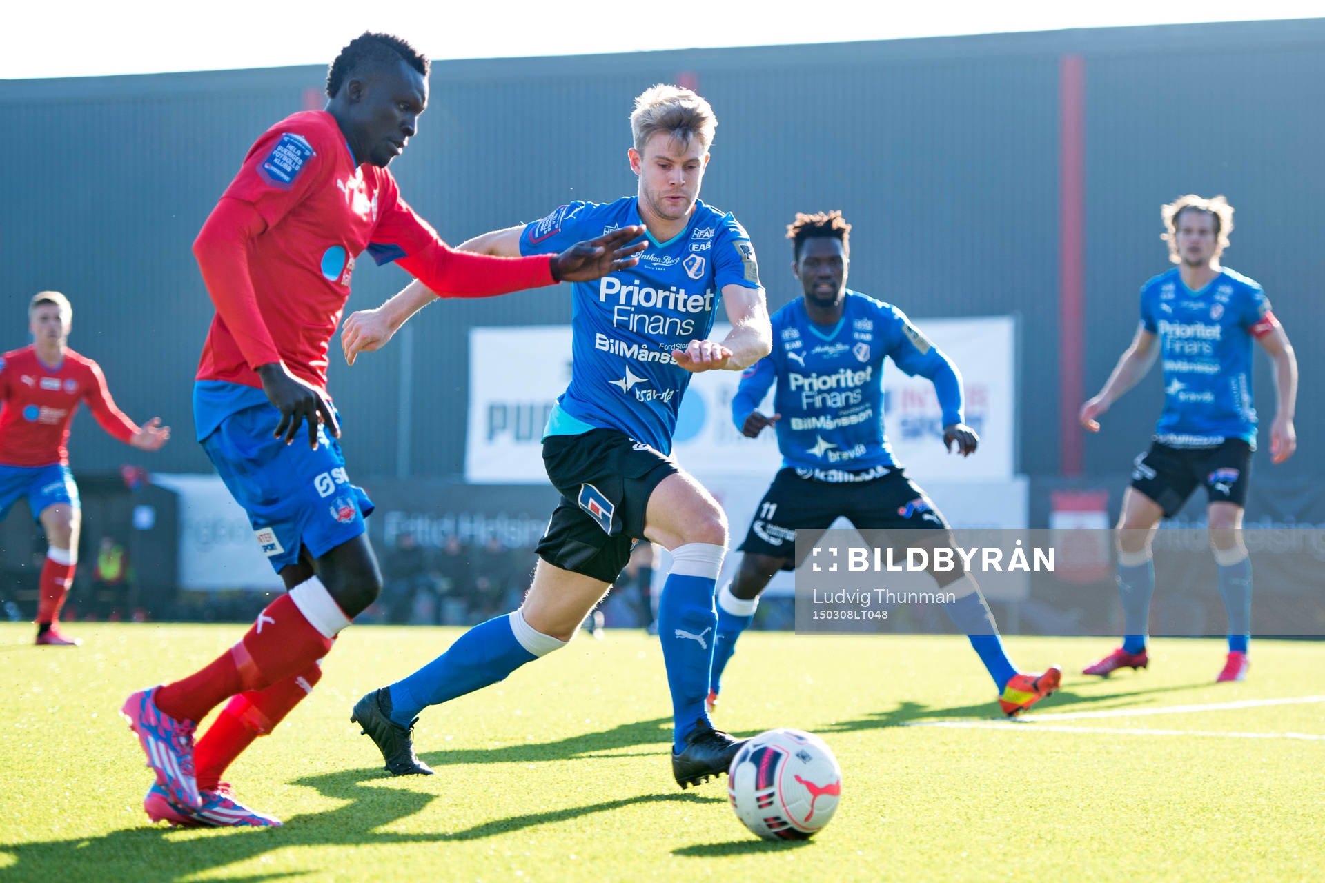 Halmstads Viktor Ljung bevkaar Helsingborgs Lalawélé