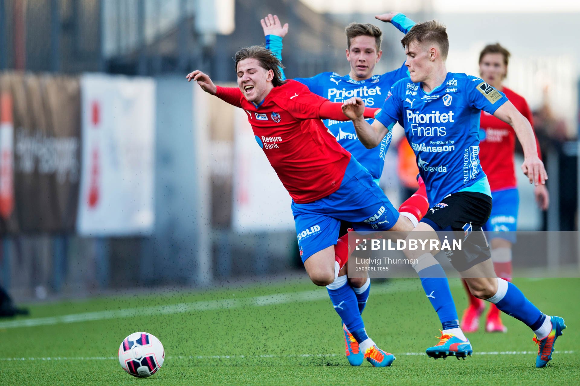 Helsingborgs Darijan Bojanic faller
