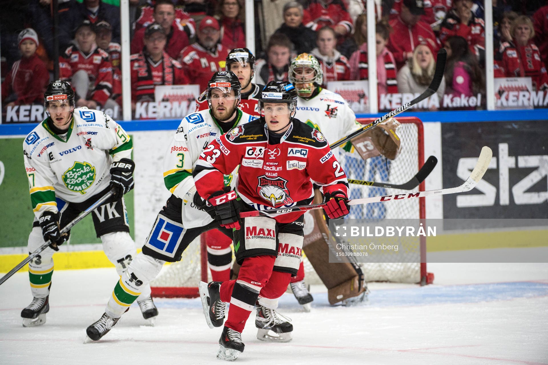 Malmö Redhawks Christoffer Forsberg framför Björklövens