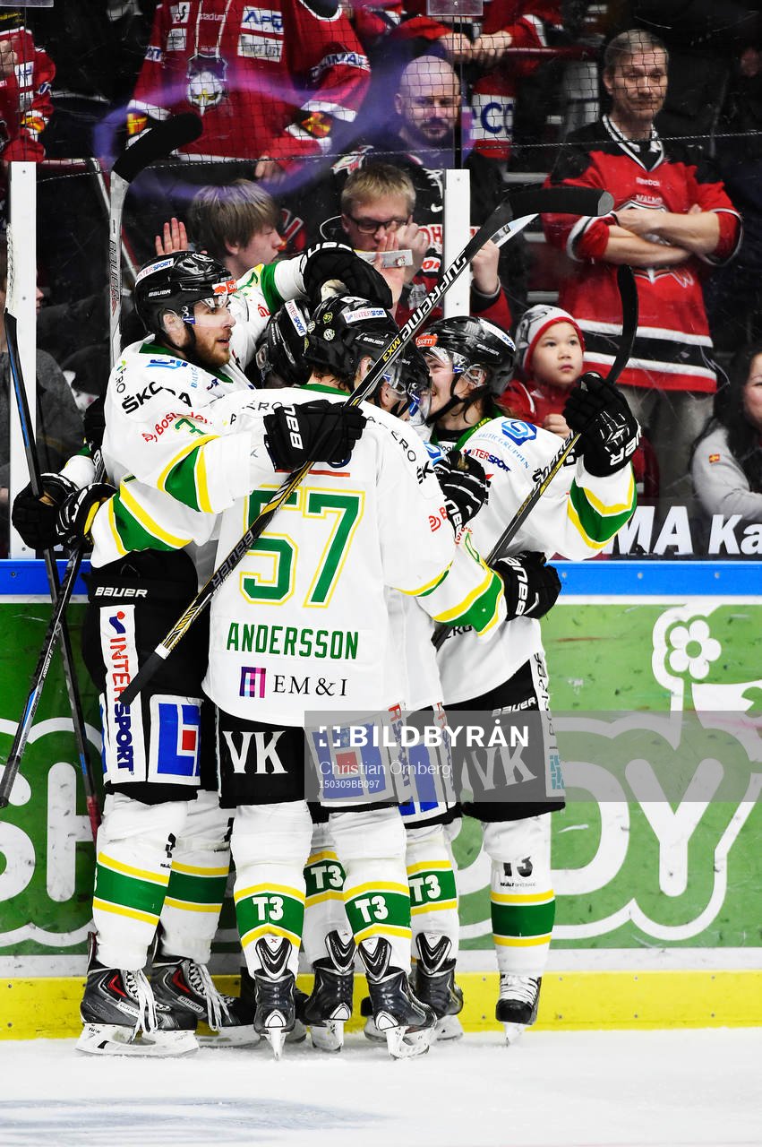 Björklövens spelare jublar