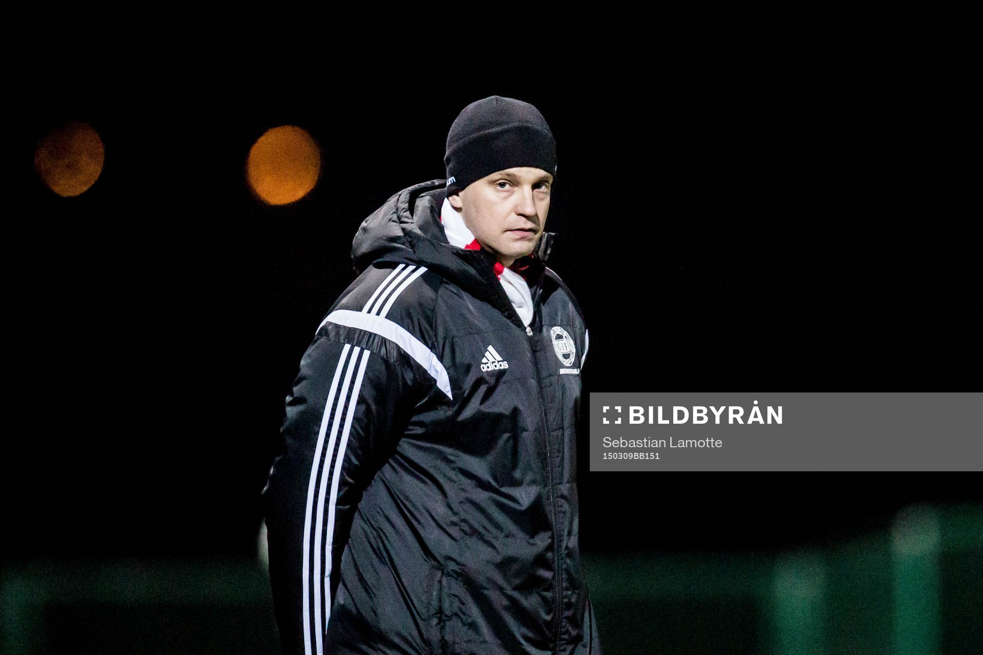 Grebbestads tränare Mattias Pettersson-Pohl under träningsmatchen i fotboll mellan Oddevold och Grebbestad den 9 mars 2015 i Uddevalla.