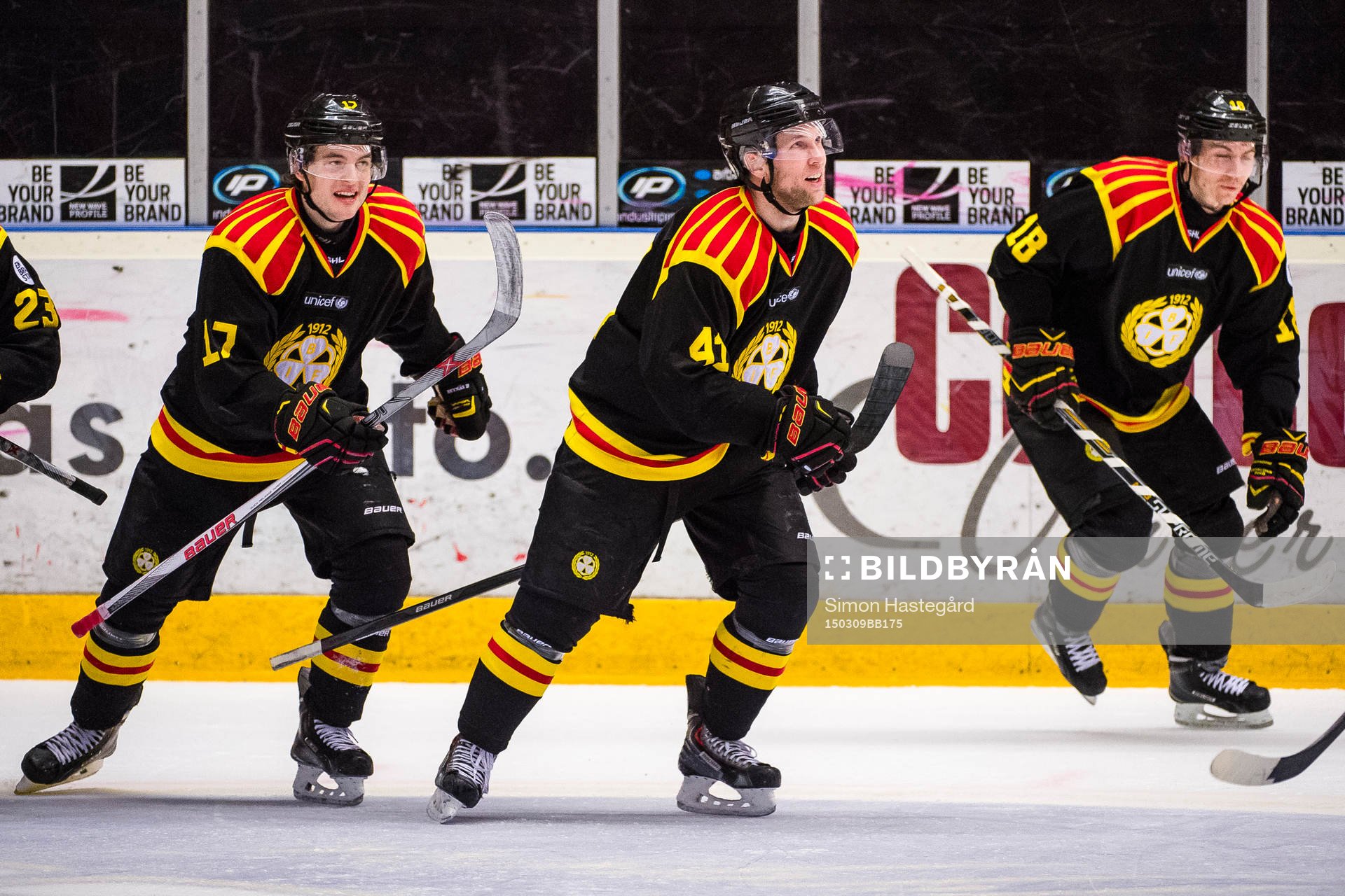Brynäs Pathrik Westerholm och Greg Scott jublar