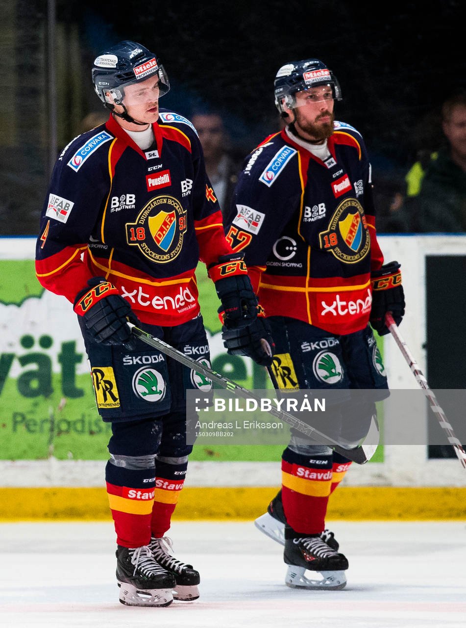 Djurgårdens Marcus Högström och Mikael Ahlén deppar