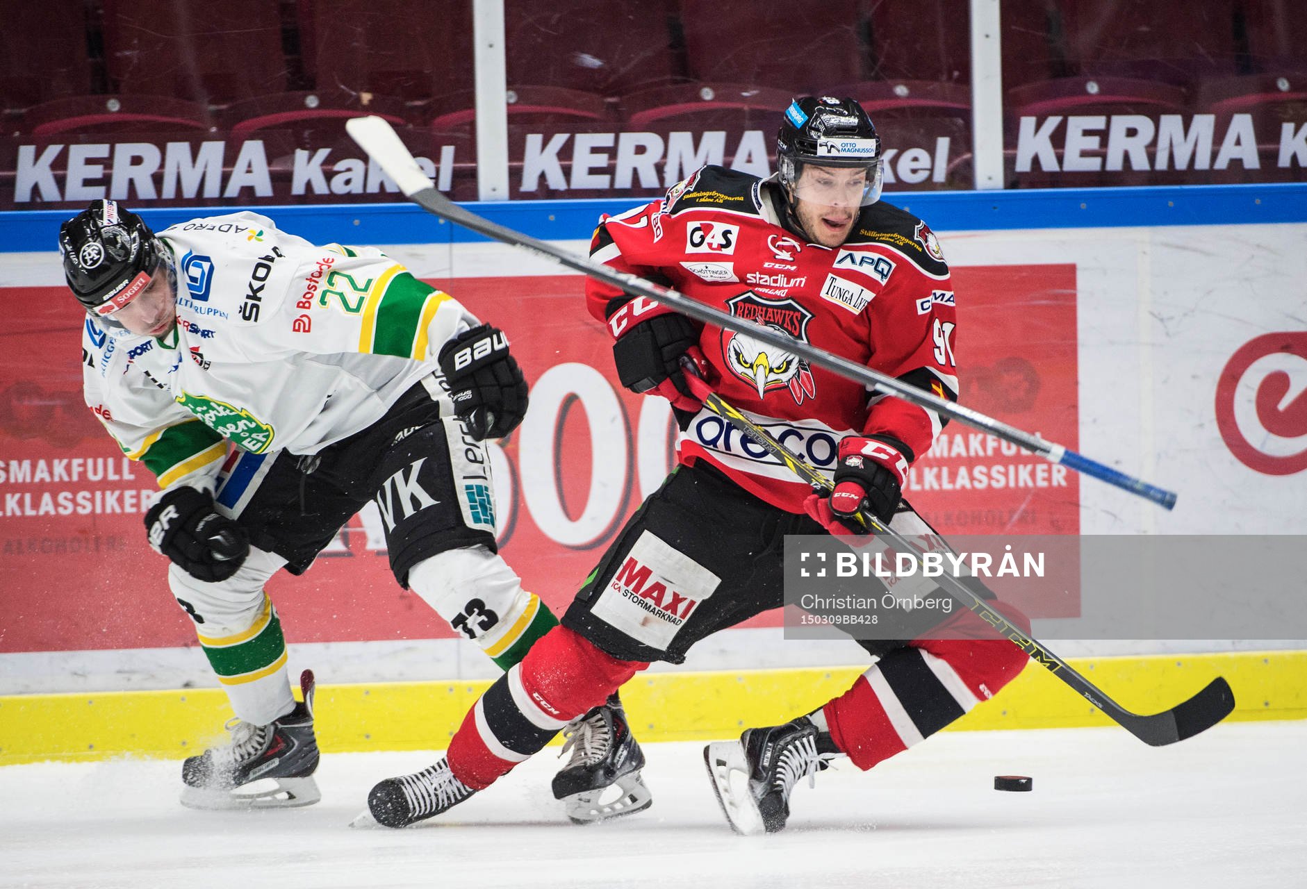 Björklövens Nicklas Johansson tappar klubban