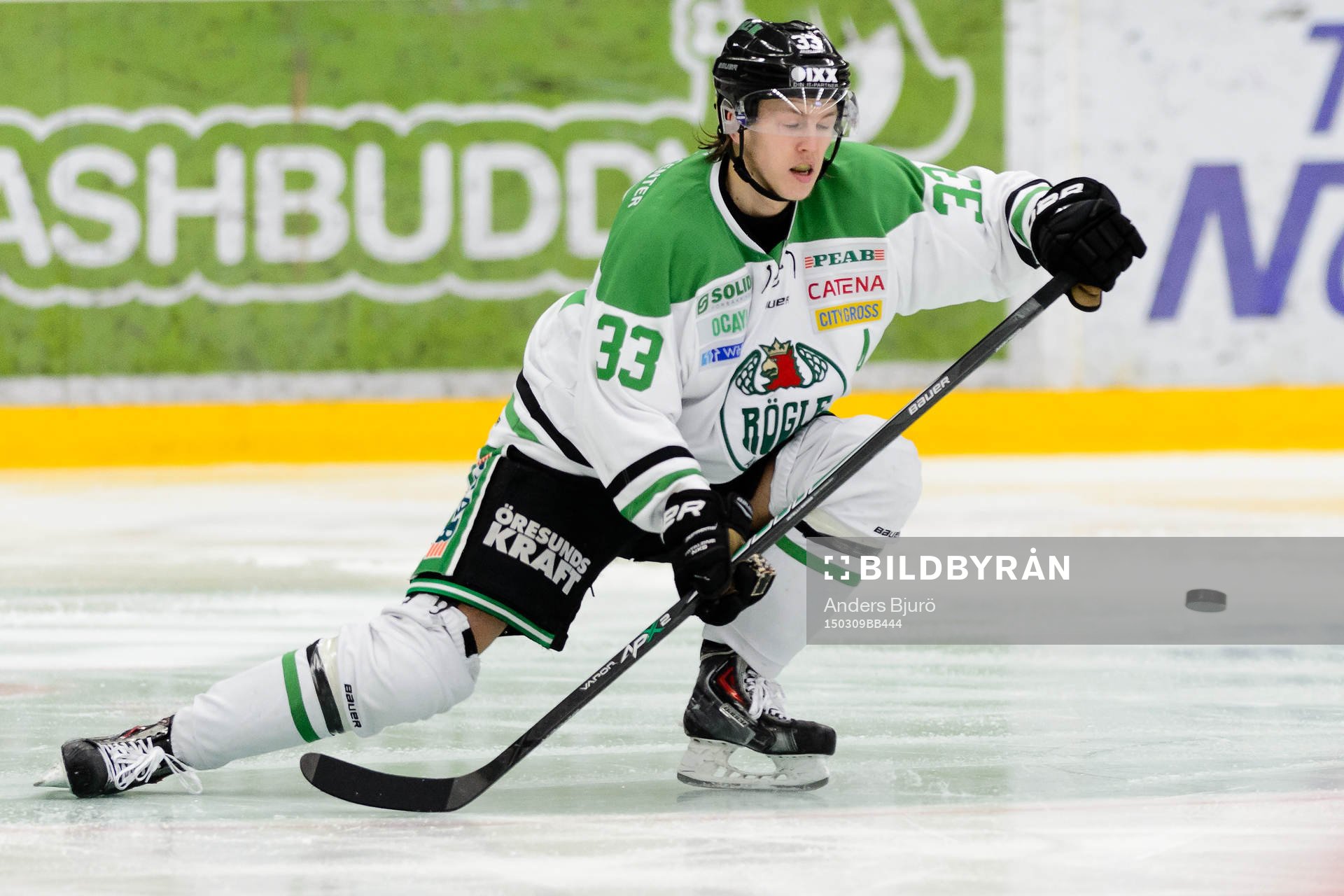 Rögles Niklas Hansson täcker skott
