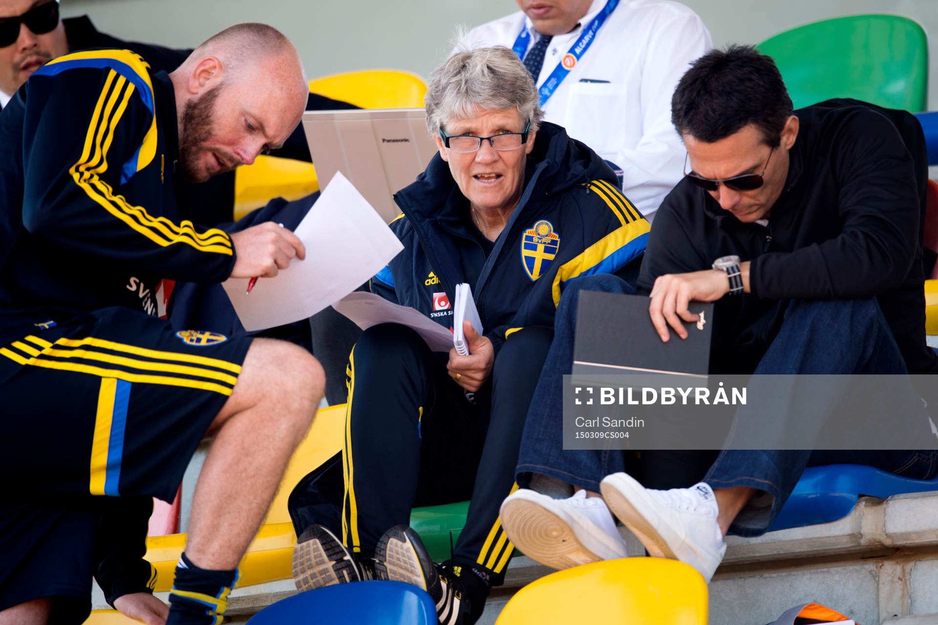 Sveriges förbundskapten Pia Sundhage på läktaren inför en fotbollsmatch i Algarve Cup mellan Japan och Frankrike den 9 mars 2015 i Parchal.