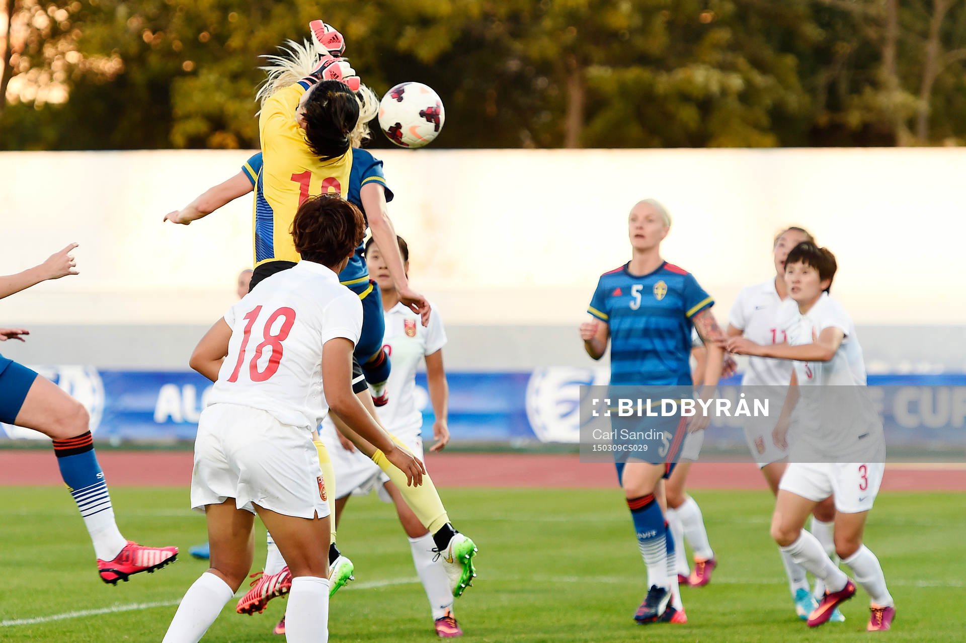 Sveriges Sofia Jakobsson nickar in 3-0