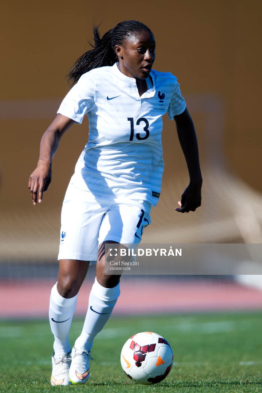 Frankrikes Kadidiatou under en fotbollsmatch i Algarve Cup mellan Japan och Frankrike den 9 mars 2015 i Parchal.