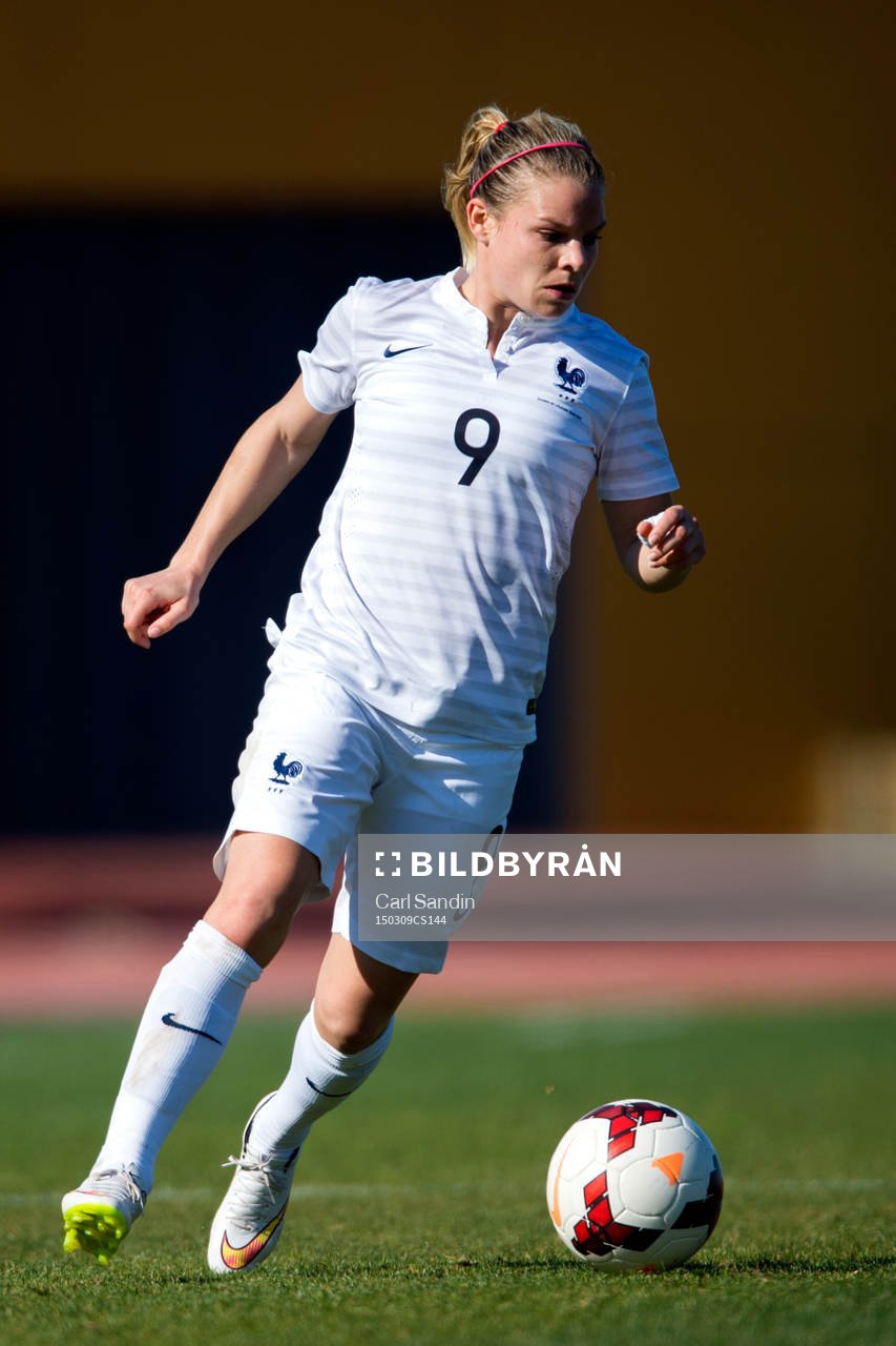 Frankrikes Eugénie Le Sommer under en fotbollsmatch i Algarve Cup mellan Japan och Frankrike den 9 mars 2015 i Parchal.