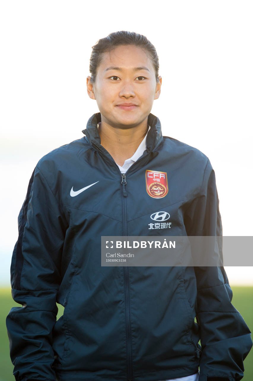 Kinas Wu Haiyan under en fotbollsmatch i Algarve Cup mellan Sverige och Kina den 9 mars 2015 i Vila Real de Santo Antonio.