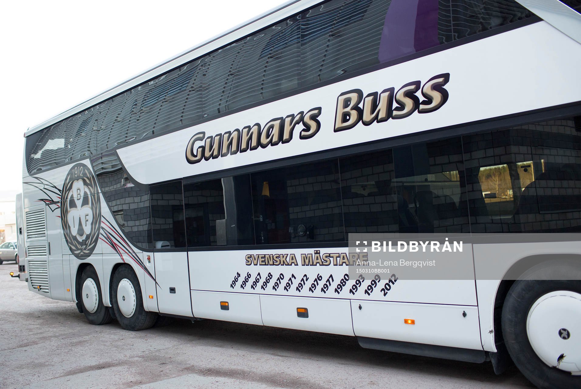 Brynäs spelarbuss har anlänt till arenan