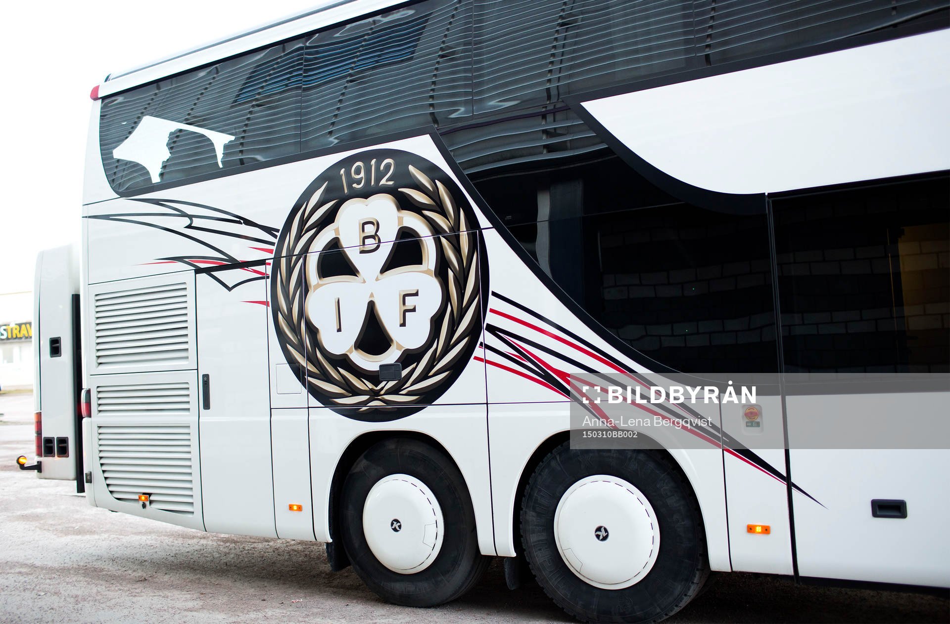 Brynäs spelarbuss har anlänt till arenan innan