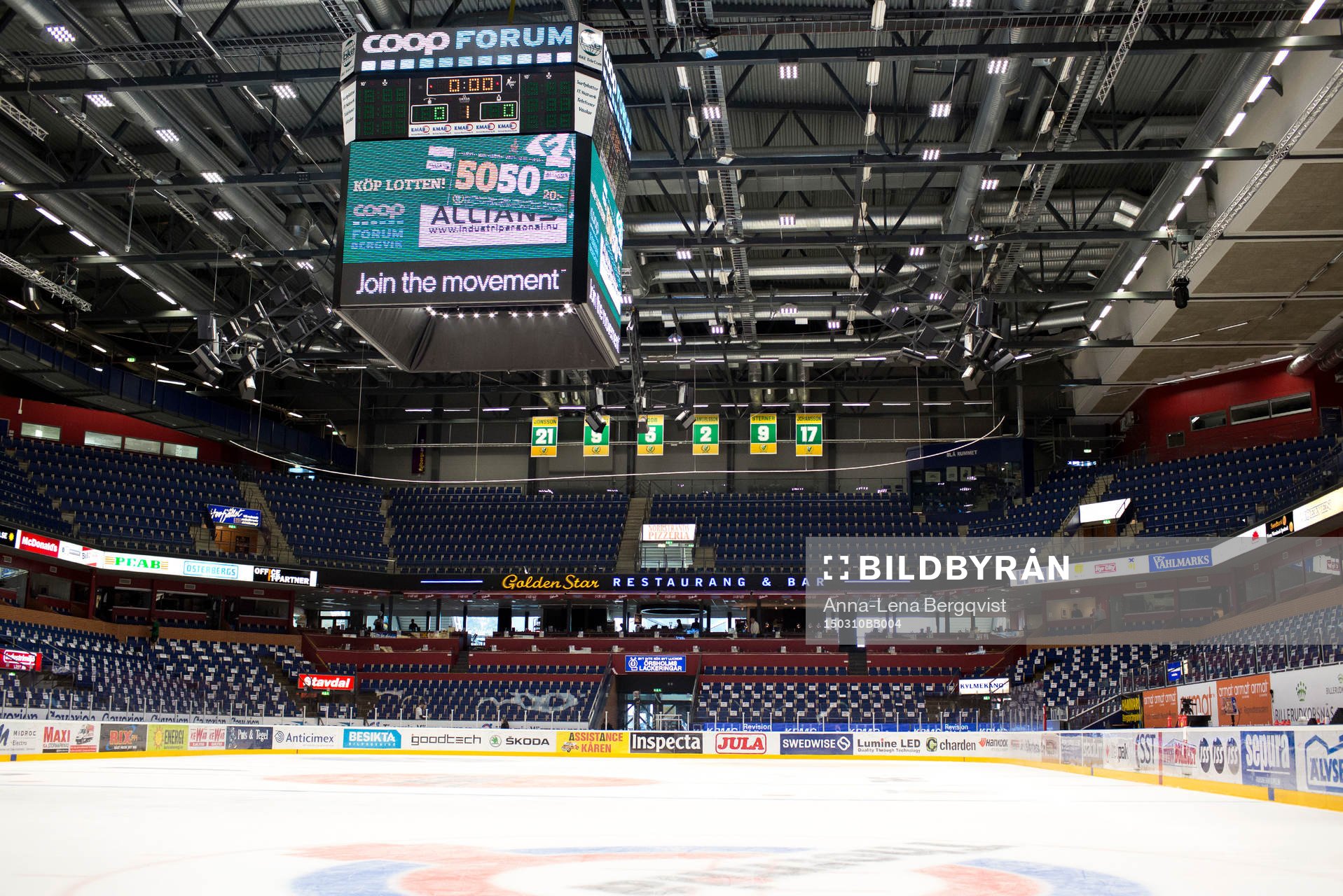 vy över isen i Löfbergs Arena
