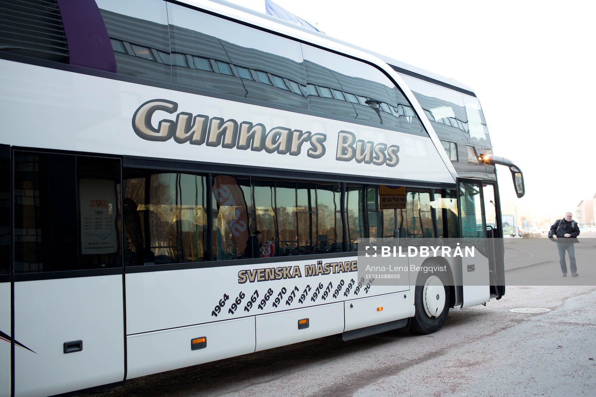 Brynäs spelarbuss har anlänt till arenan innan