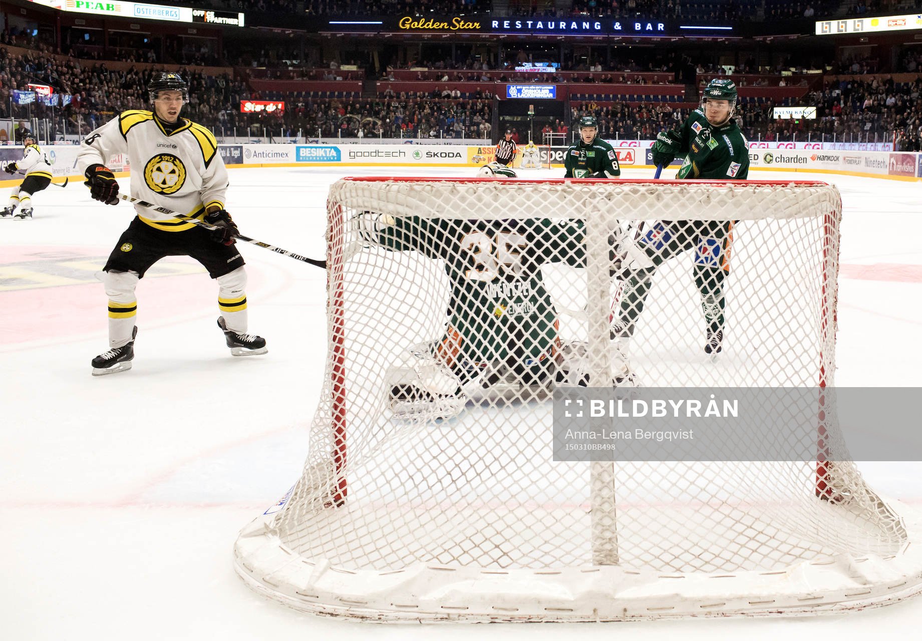 Brynäs Anton Rödin och Färjestads Ludwig Byström vid