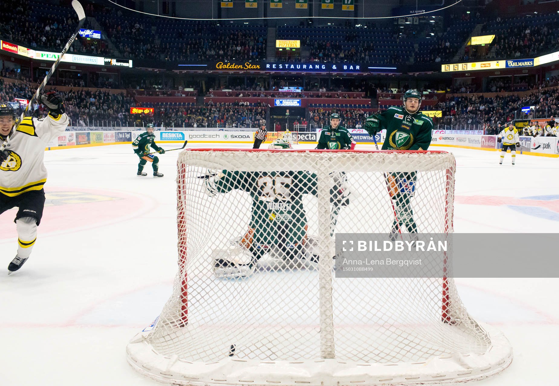 Brynäs Anton Rödin och Färjestads Ludwig Byström vid