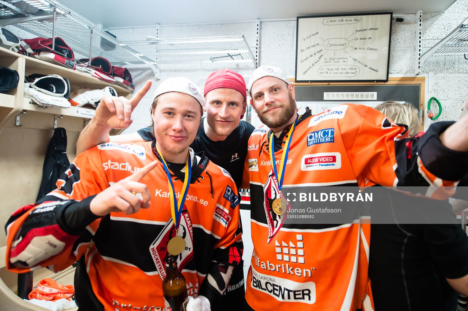 Filip Cruseman Alexander Bergström ,Jimmie Svensson jublar