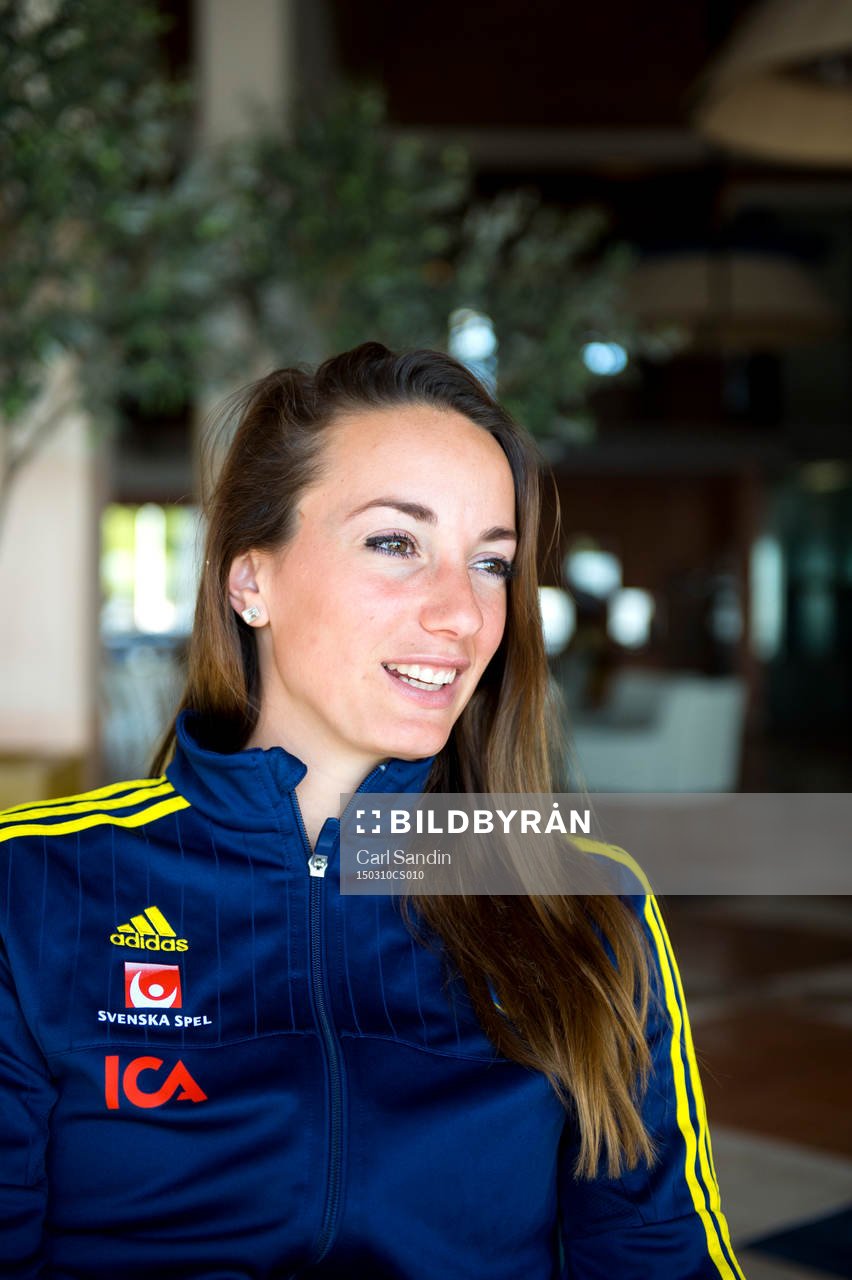 Sveriges Kosovare Asllani blir intervjuad