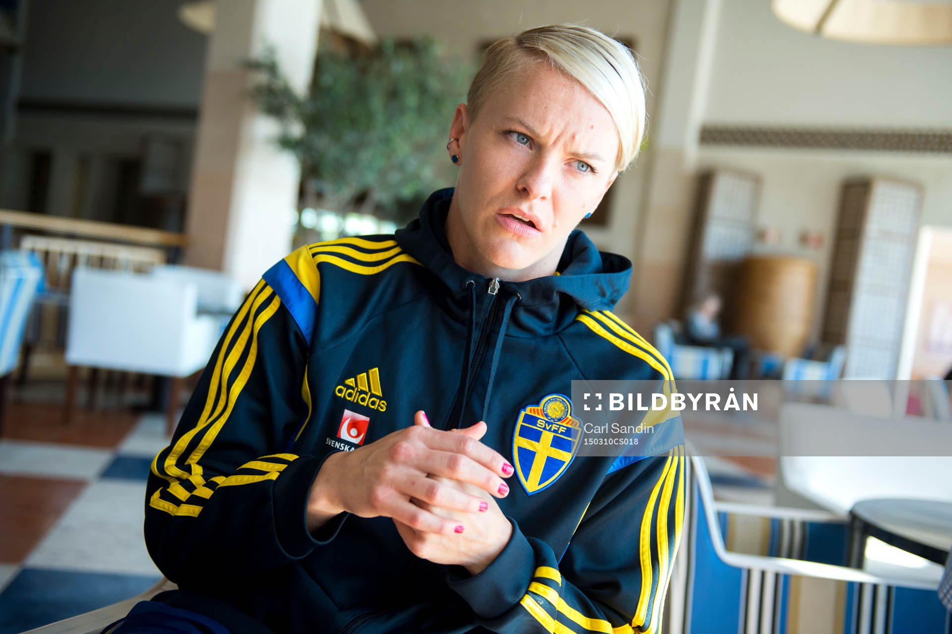 Sveriges Nilla Fischer blir intervjuad