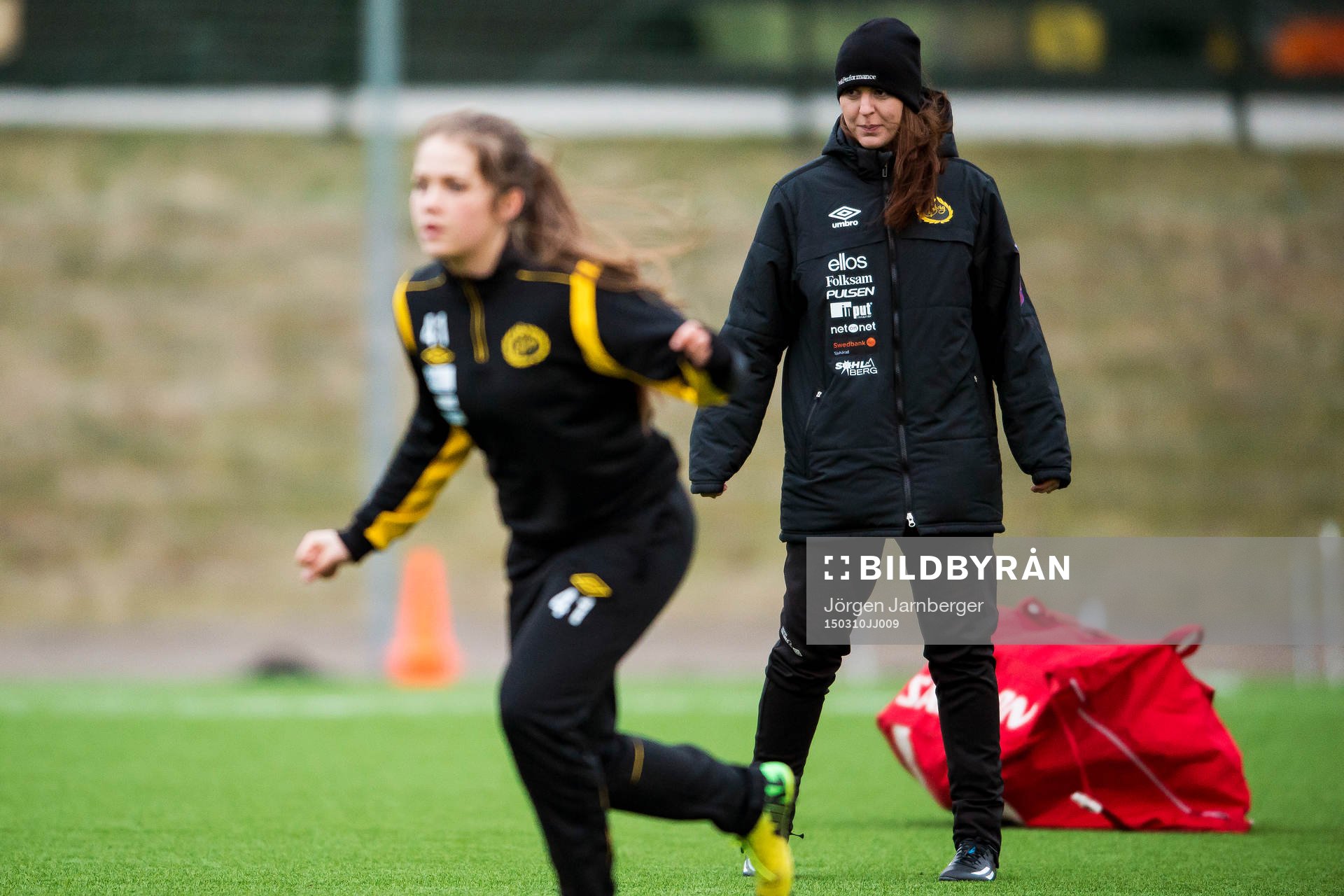 Flickakademins huvudtränare Rebecca Johnson