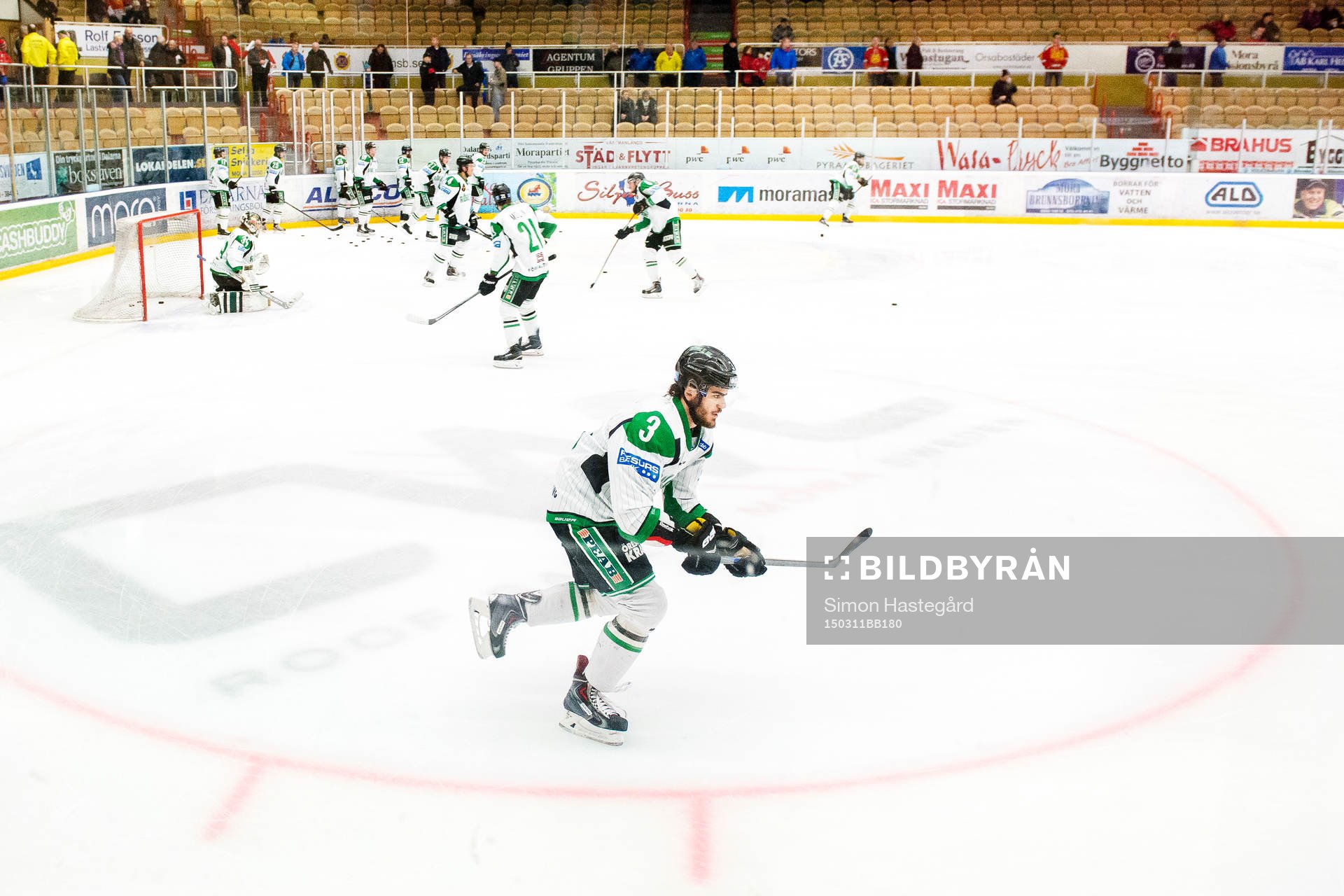 Rögles Almen Bibic före ishockeymatchen i kvalet till SHL