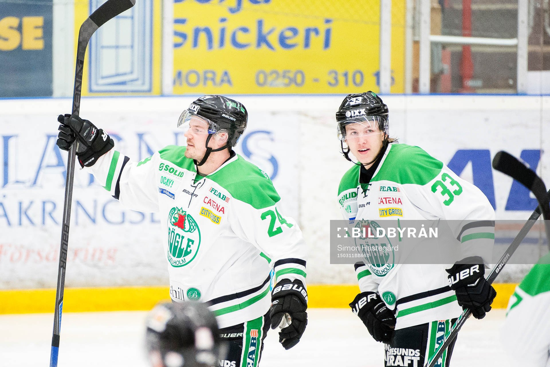 Rögles Peter LeBlanc och Niklas Hansson jublar