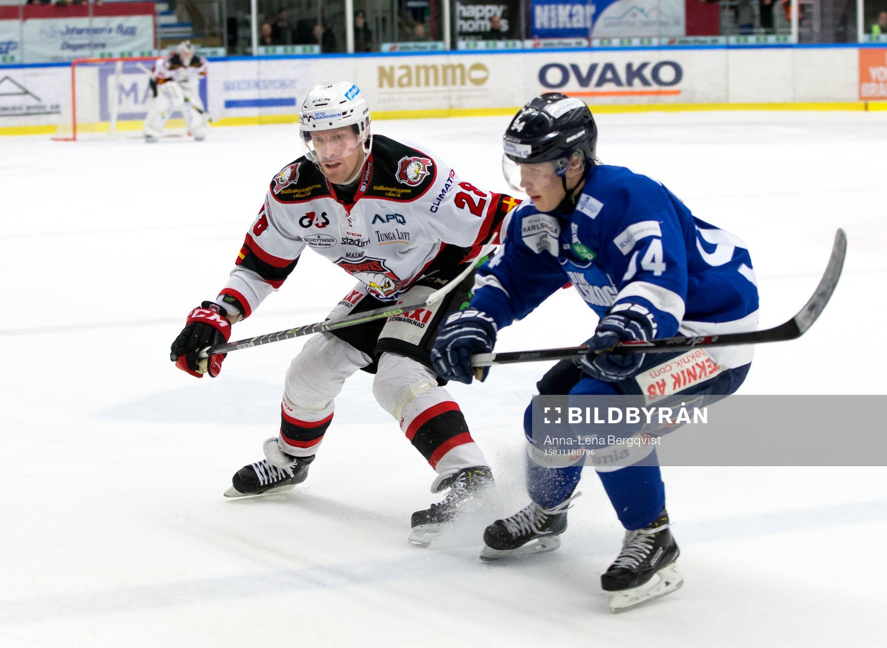 Malmö Redhawks Jens Olsson och Karlskogas Henrik Larsson