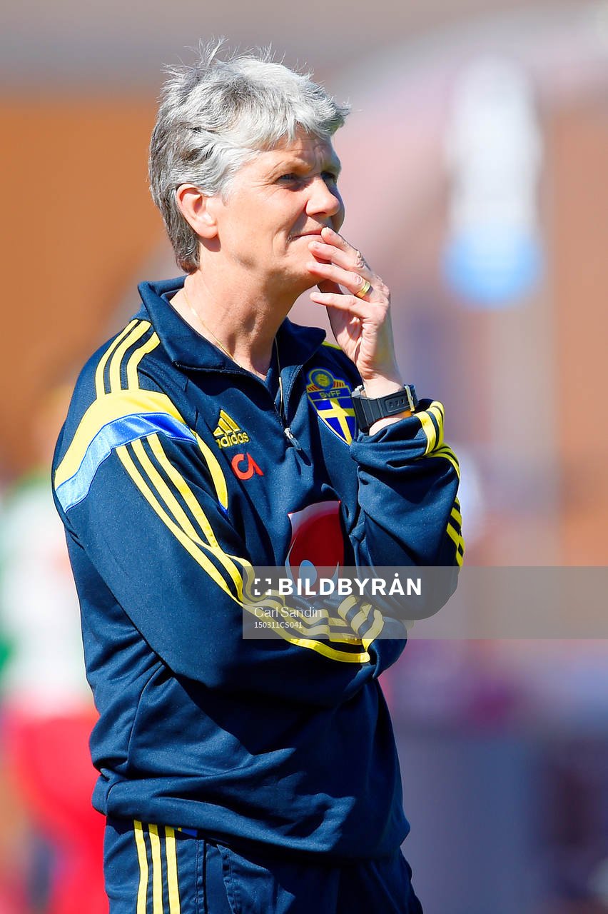 Sveriges förbundskapten Pia Sundhage  deppar