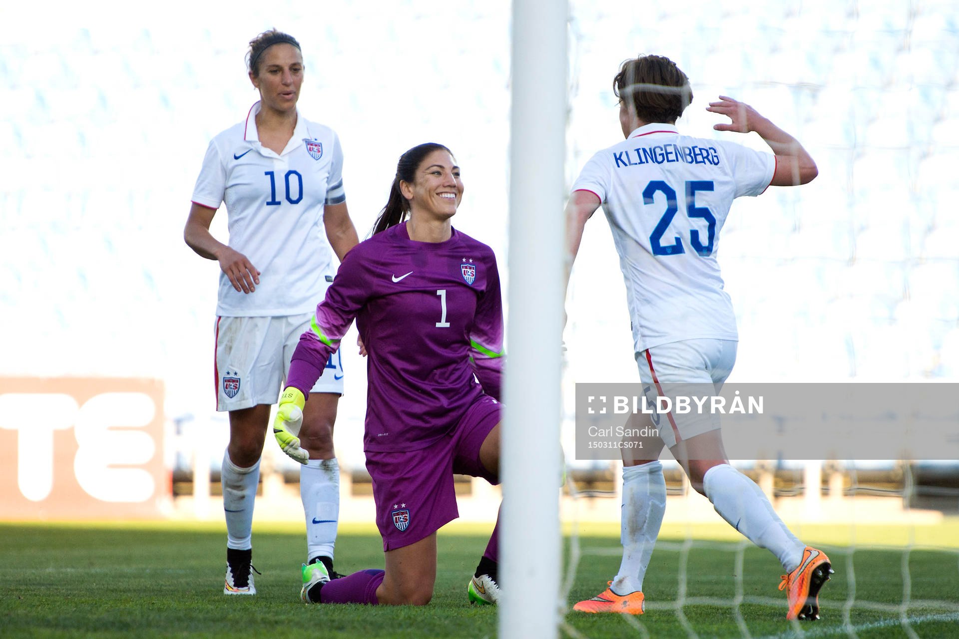 s målvakt Hope Solo jublar