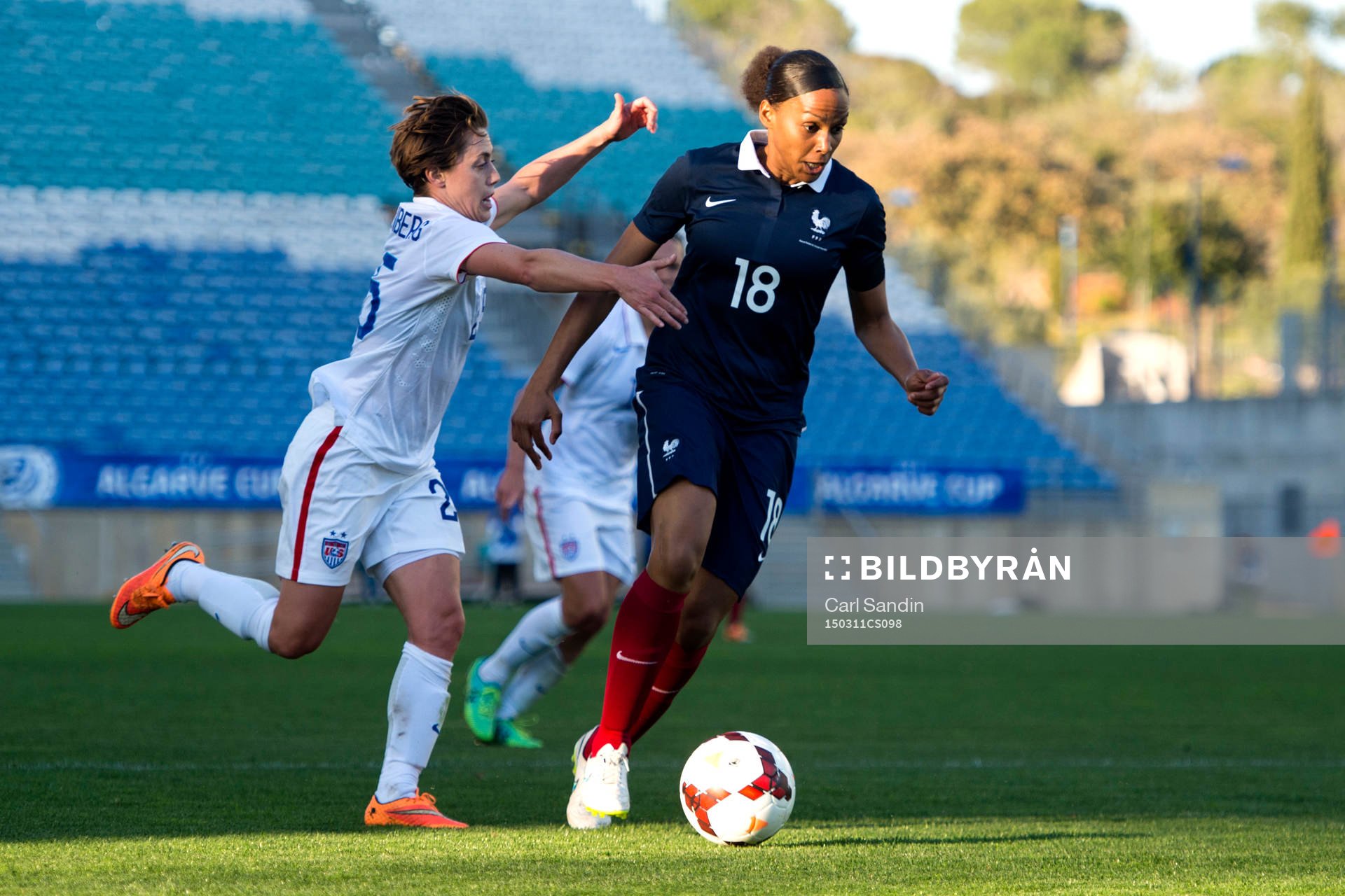 s Meghan Klingenberg jagar Frankrikes Marie-Laure Delie