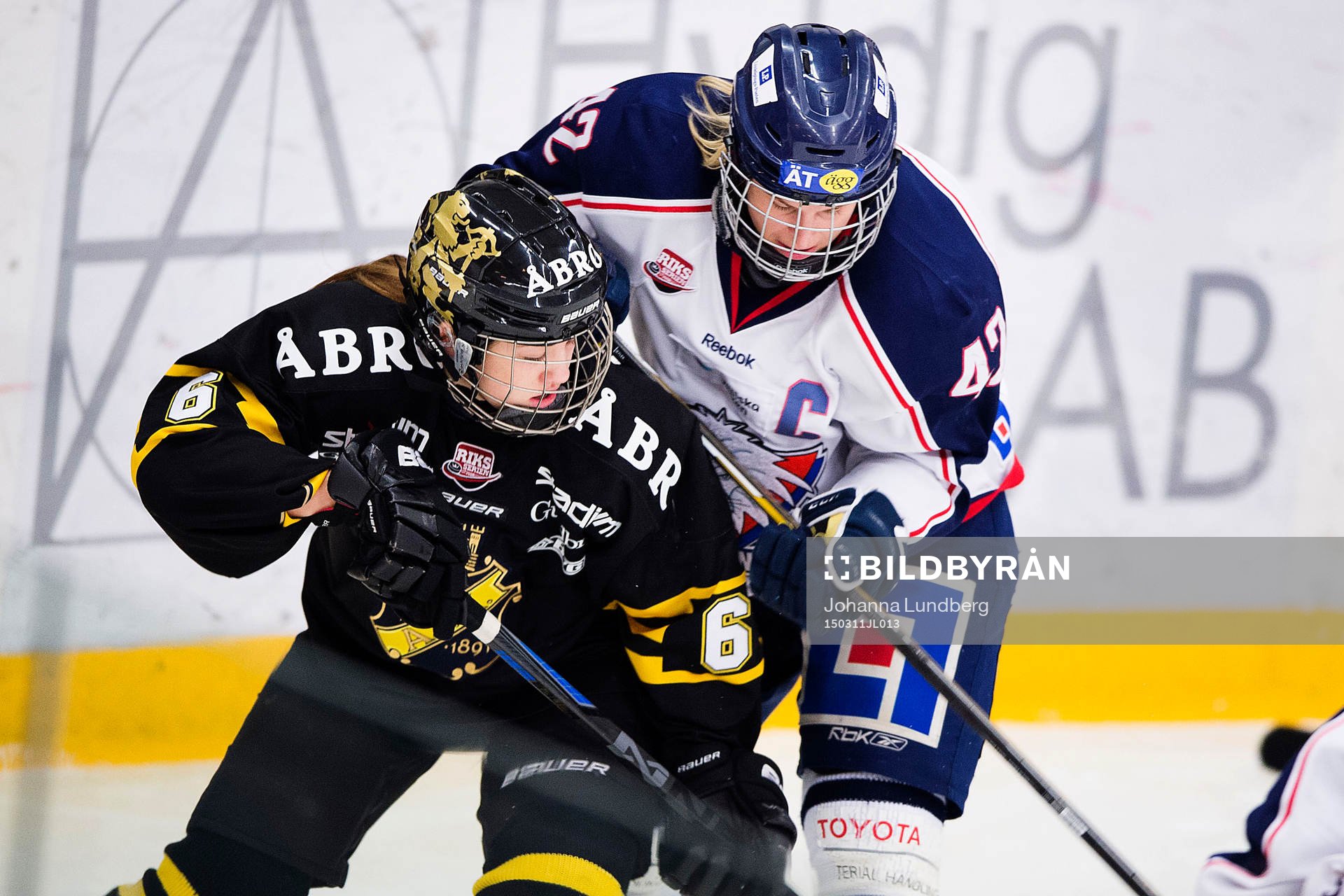 s Clara Hammarlund och Linköpings Jenni Asserholt