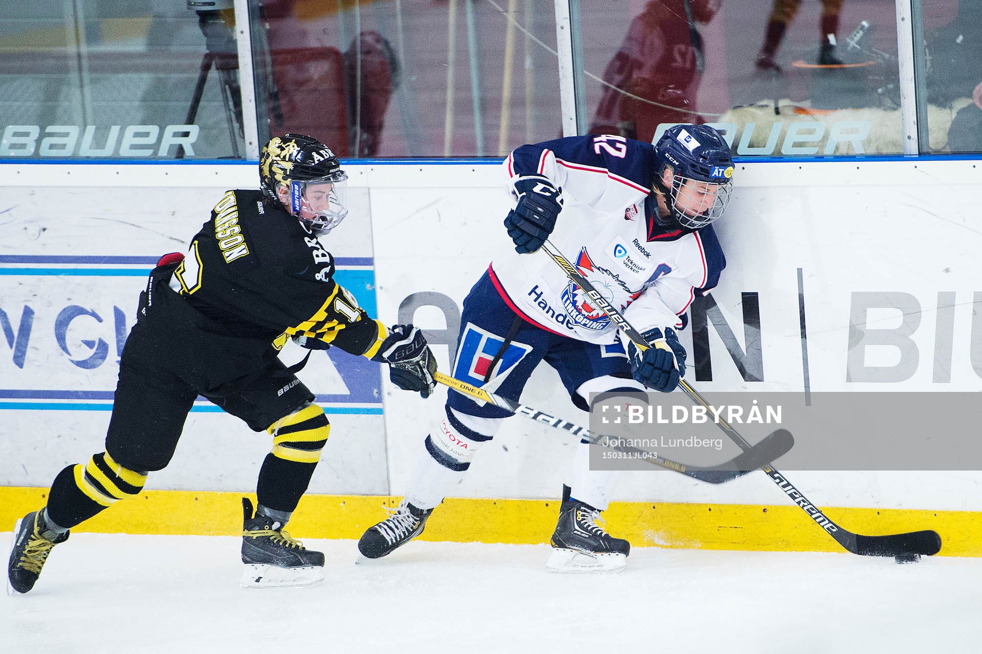 s Lisa Johansson och Linköpings Jenni Asserholt