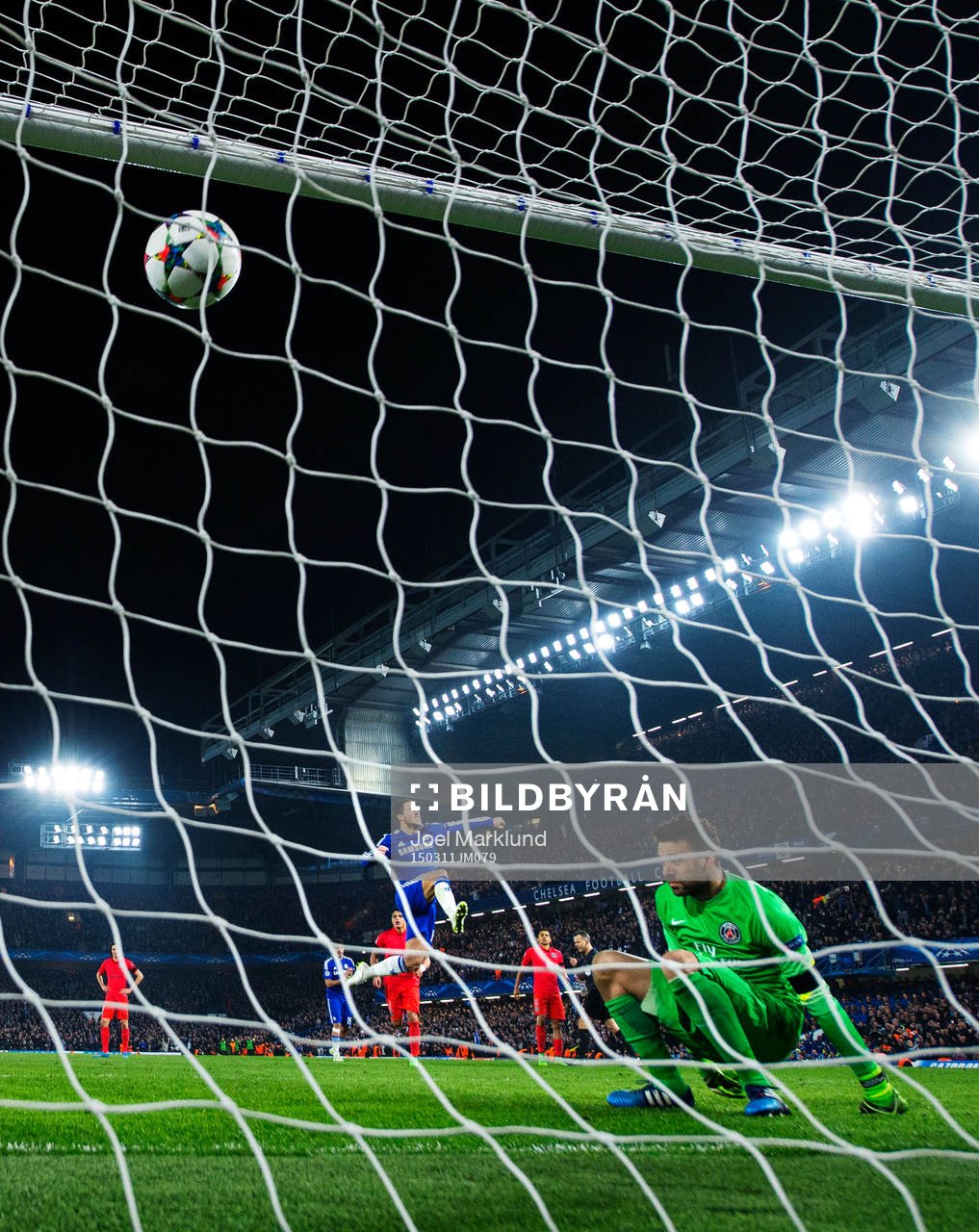 Chelseas Eden Hazard jublar