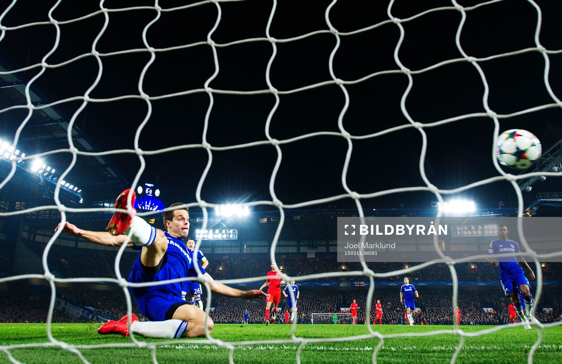 Chelseas Cesar Azpilicueta slänger sig