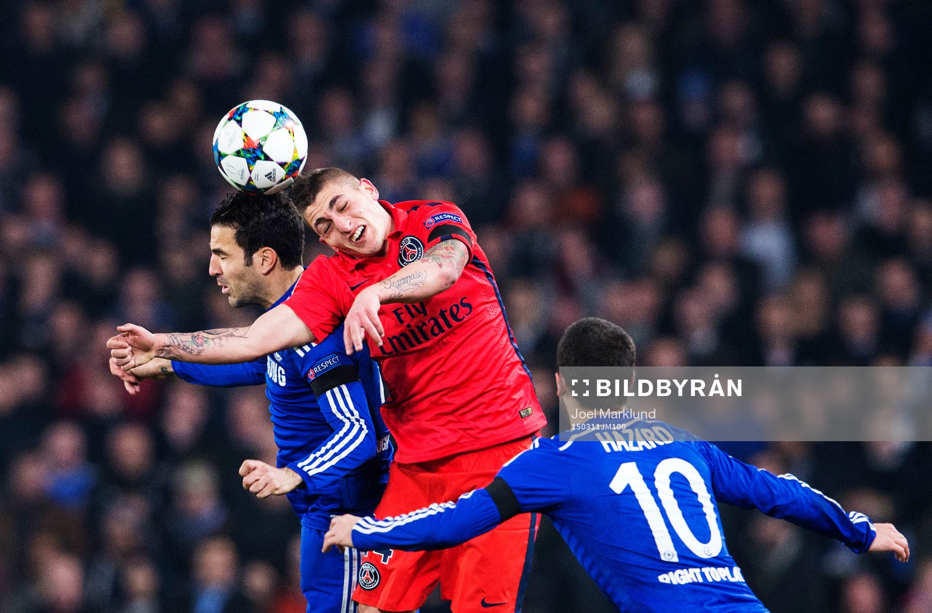 Chelseas Cesc Fabregas i en nickduell med Paris Marco Verratti under den andra åttondelsfinalen i Champions League mellan Chelsea och Paris SG den 11 mars 2015 i London.