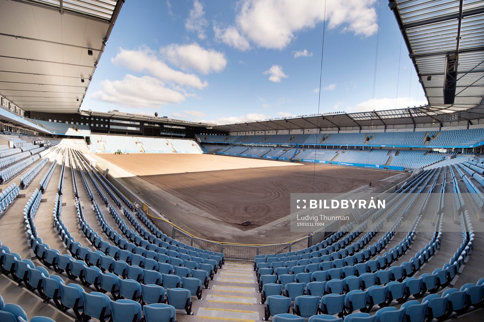 Översiktsbild över Swedbank Stadion utan gräsmatta